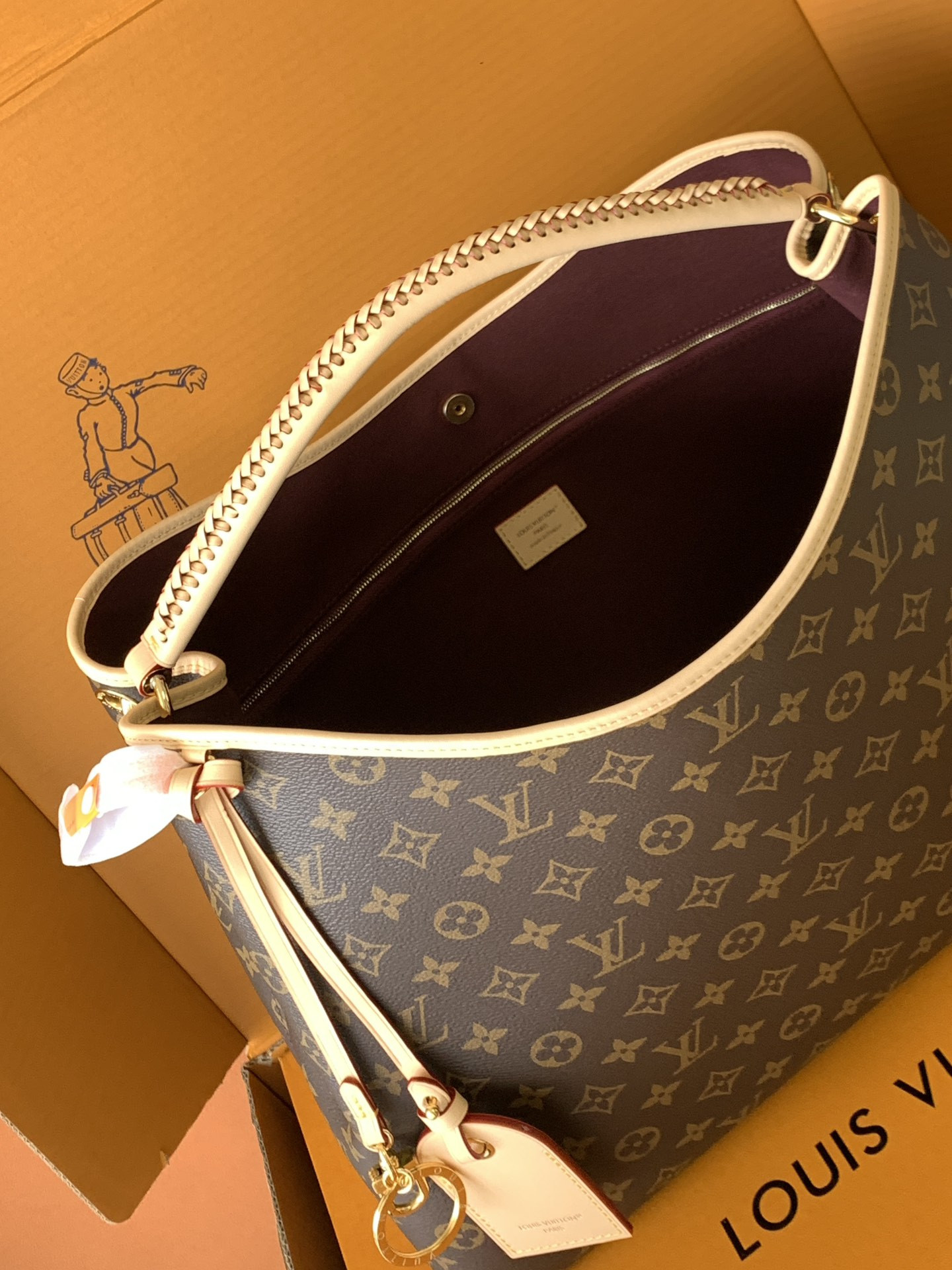 LV Again M25877 53x30x15.5cm