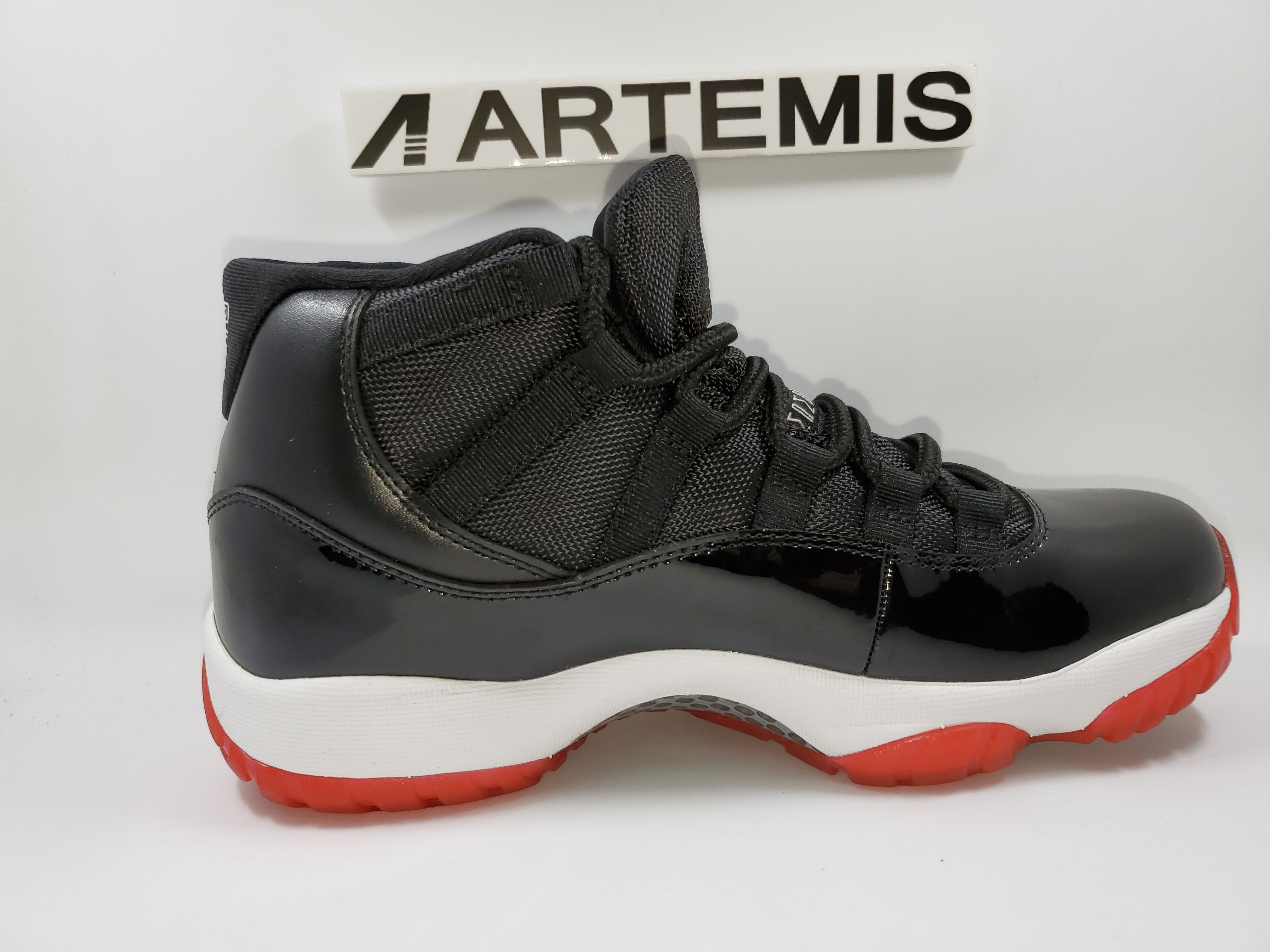 Air Jordan 11 Retro Playoffs (2012)