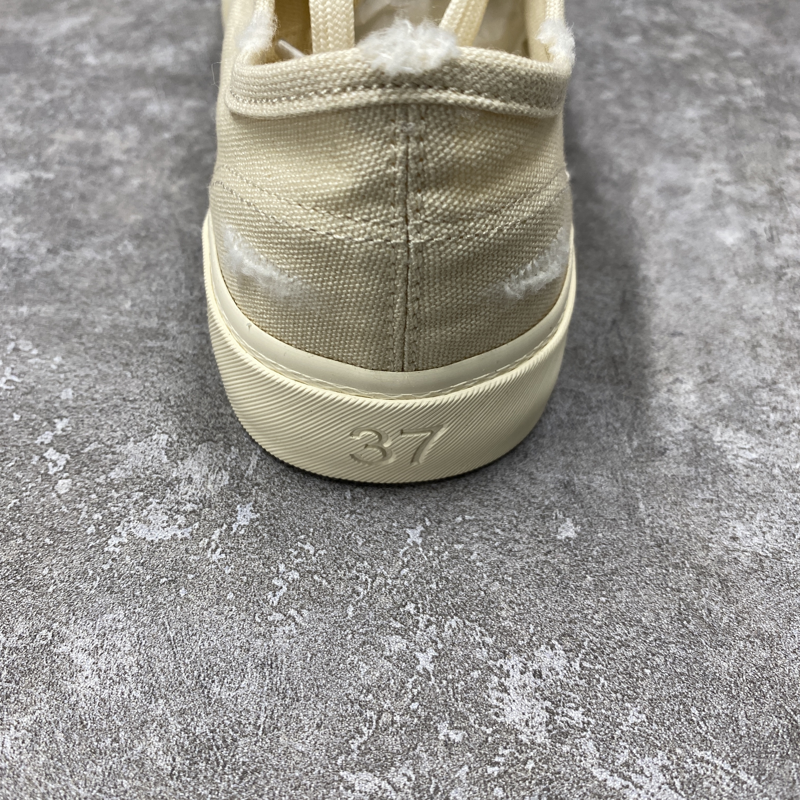 PARIS LOW TOP SNEAKER IN WHITE