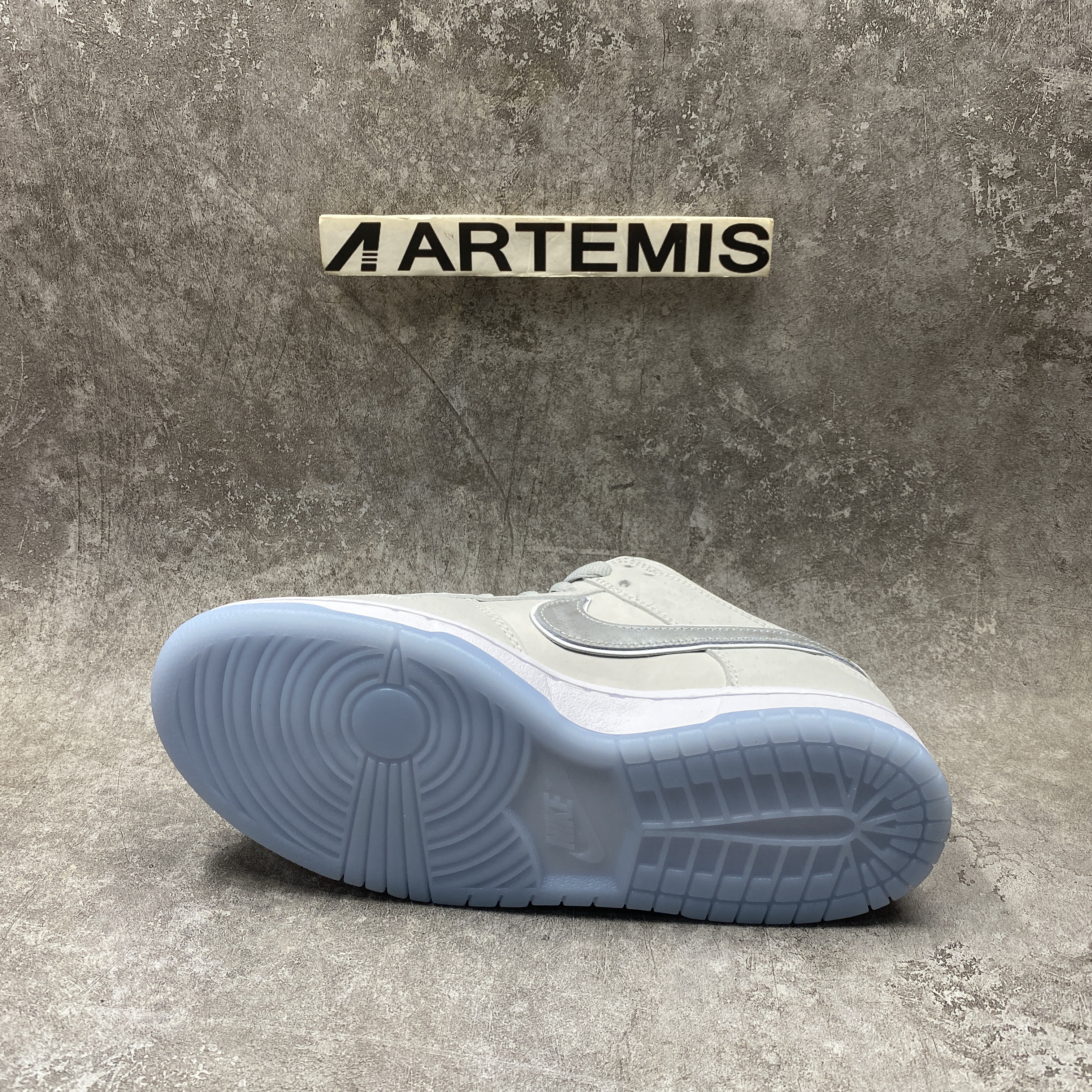 Nike SB Dunk Low White Lobster