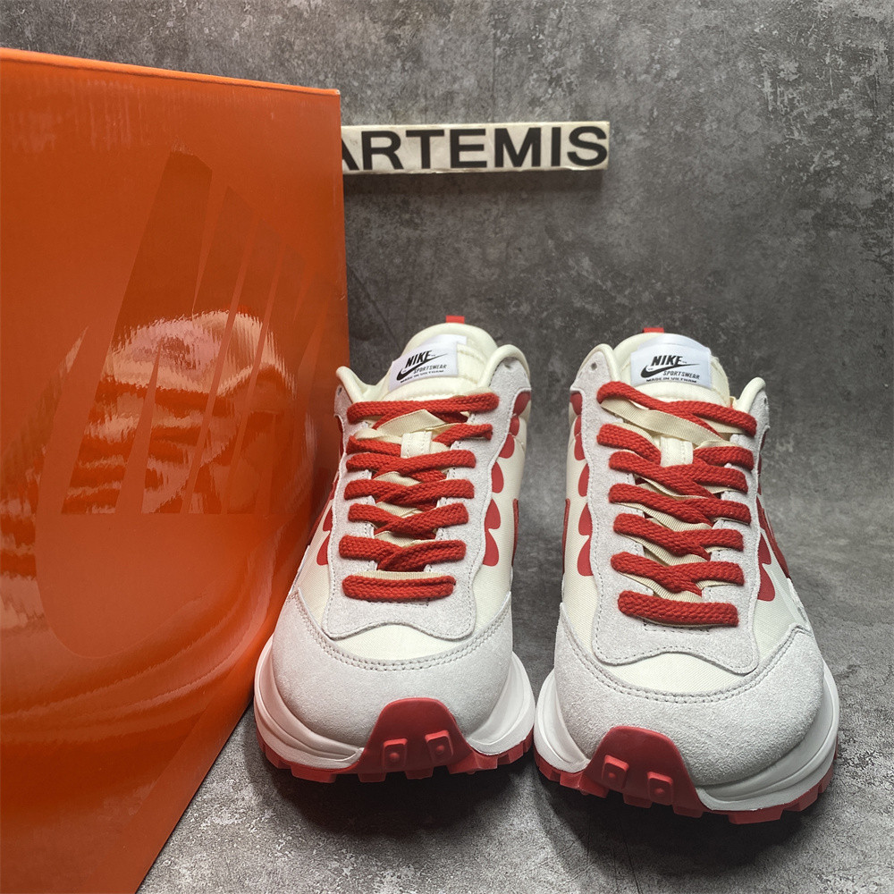 NIKE VAPORWAFFLE SACAI SAIL