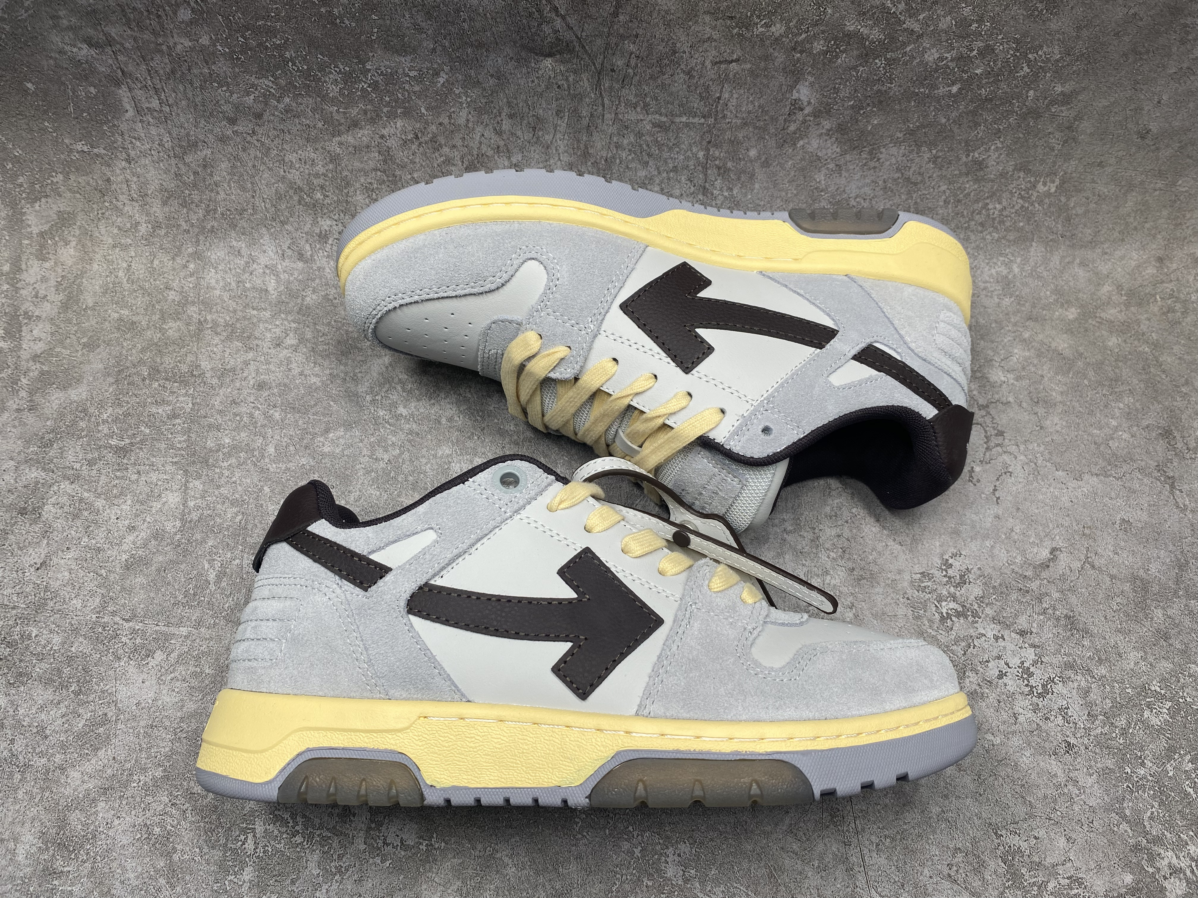 UA OFF-WHITE OUT OF OFFICE LOW