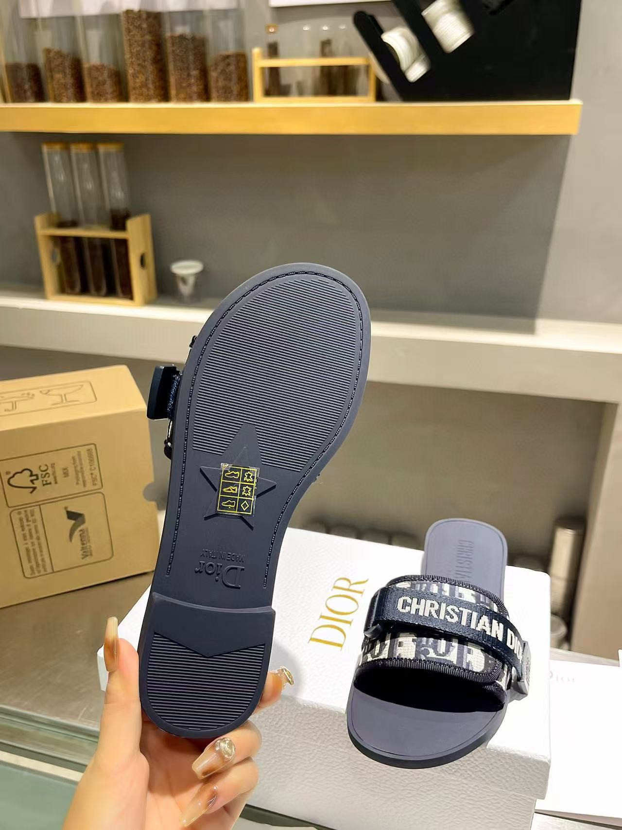 UA Dio(r)evolution Slide