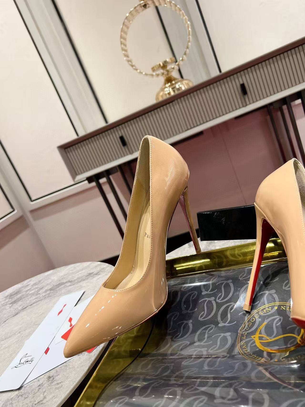 ua Ch**an louboutin cl red-bottom shoes
