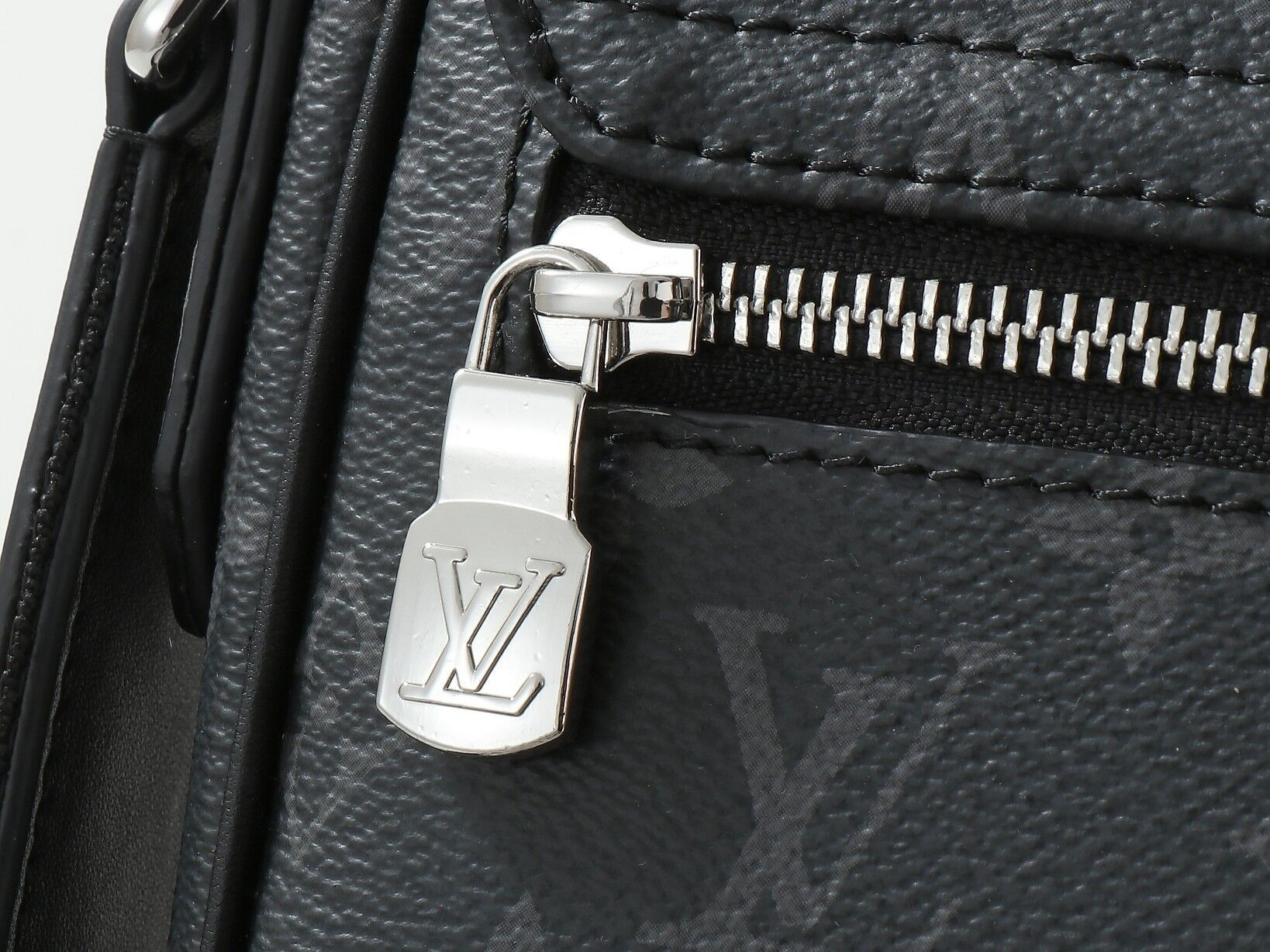 LV District PM M46255 26x20x7cm