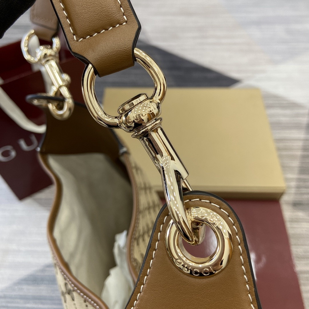 G*u*i body 49 x 46 x 4cm