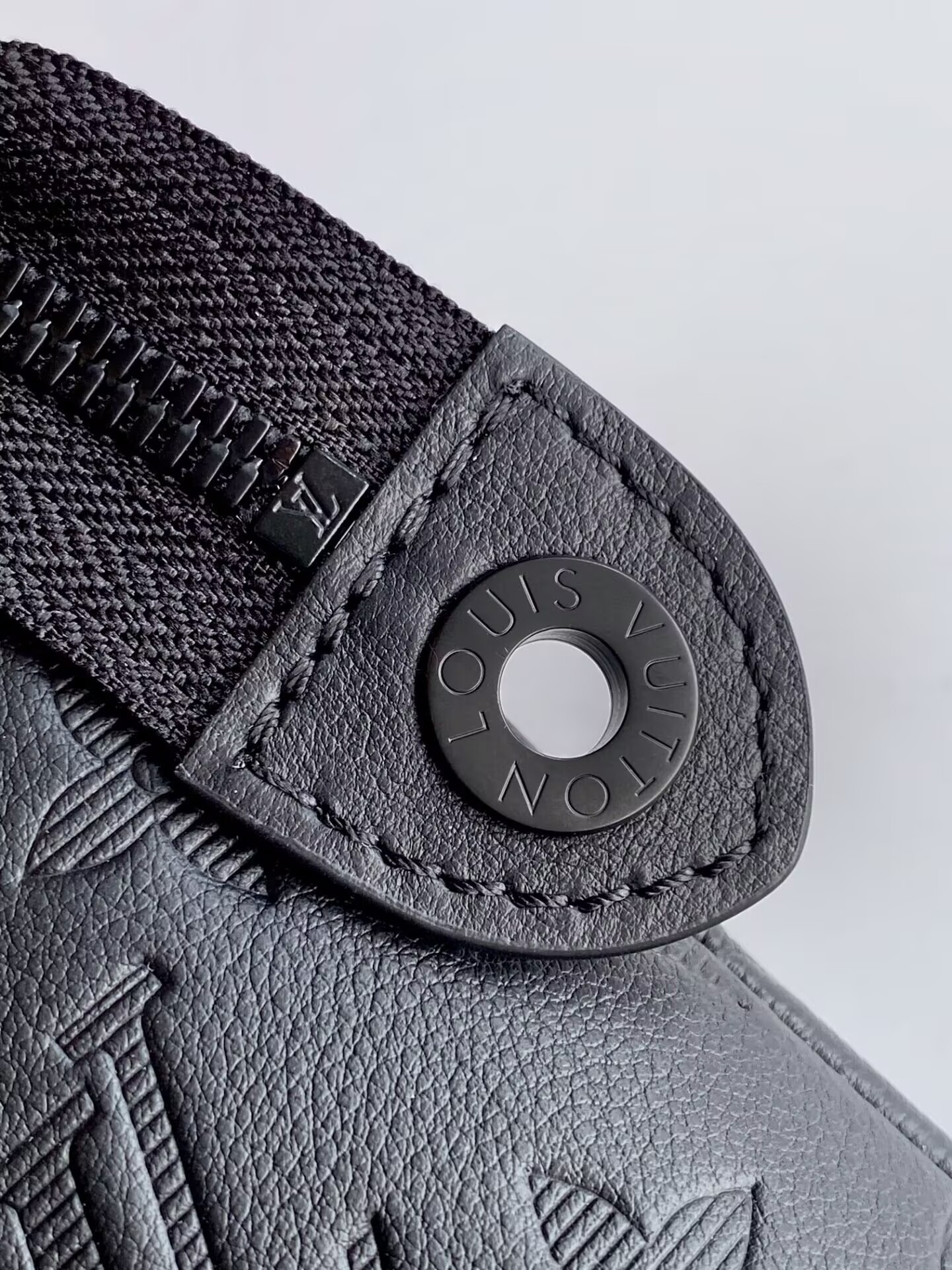 LV Pochette Voyage Souple M82545 32x21x8cm