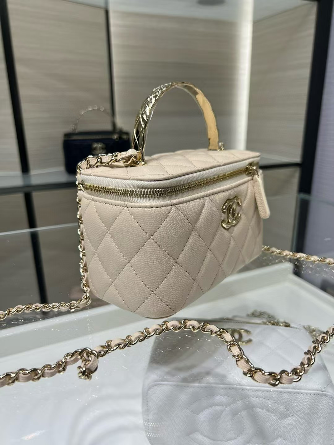 Ch*el clutch with chain ap4590 17x9.5x8cm