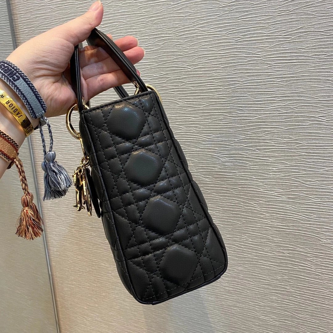 small lady D*oramour my abcD*or bag 8 x 6.5 x 3 inches