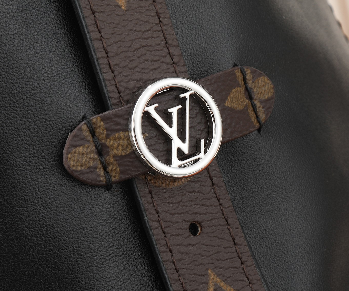 LV CarryAll MM M25143 39x30x15CM