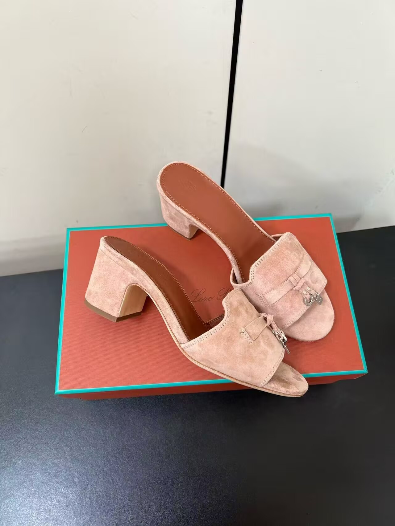 ua L**o p*ana summer charms sandal