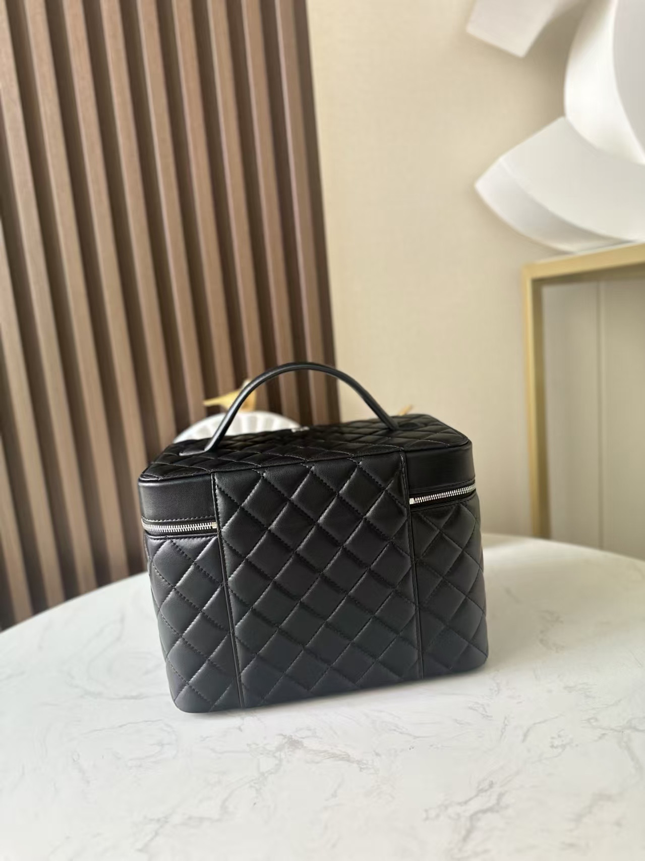 Ch*el quilted vanity case bags 25x16x18cm