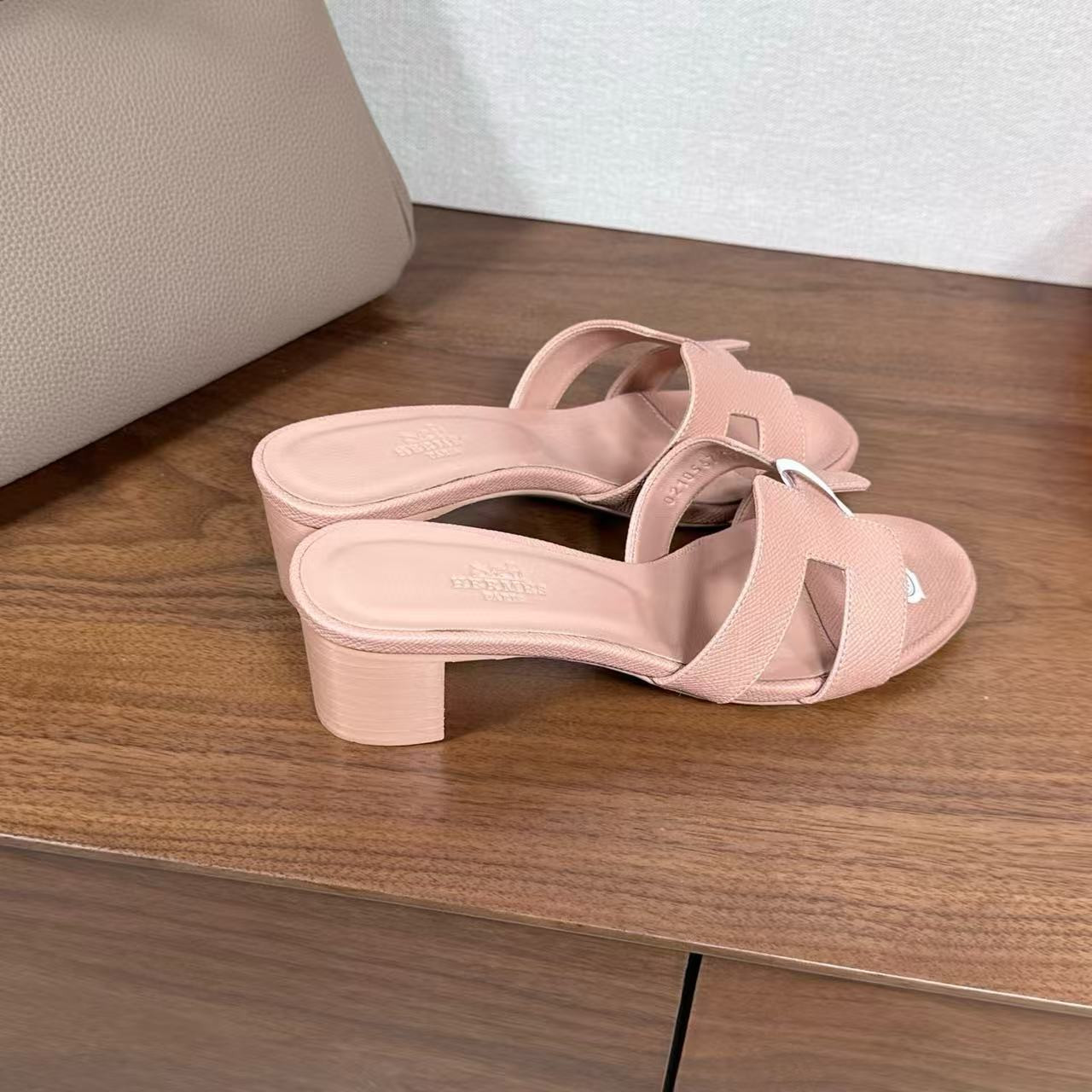 ua H**me5 oasis sandal