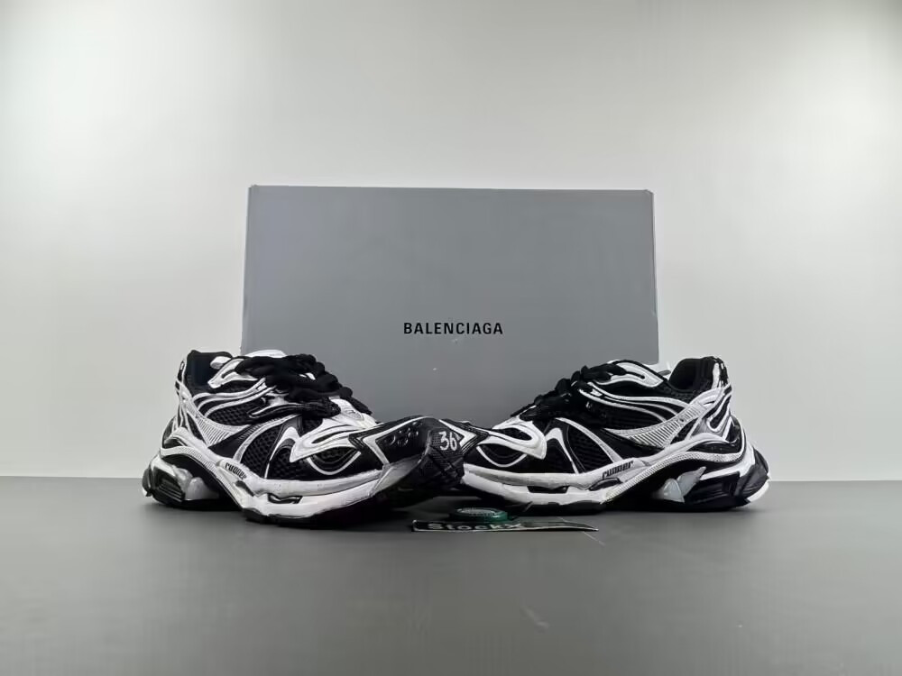 ua Ba*len*cia*ga runner black white