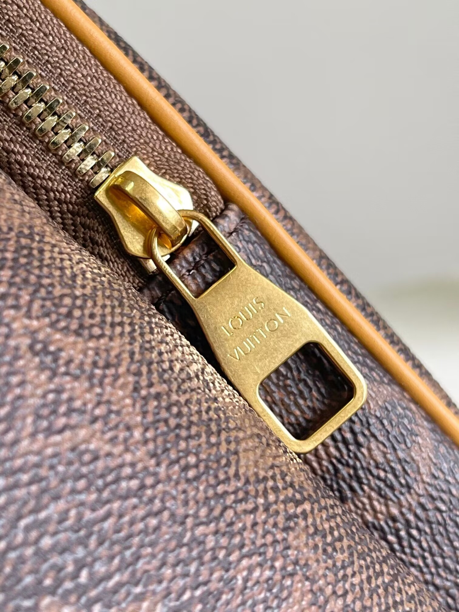 LV Montsouris Backpack M11540 32 x 40 x 19CM