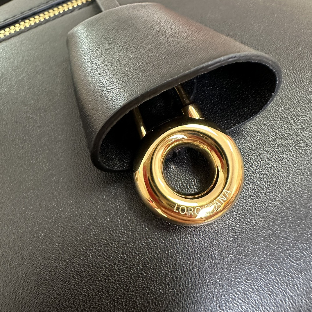 L**o p*ana extra pocket l27 ostrich leather 16 x 27 x 10 cm