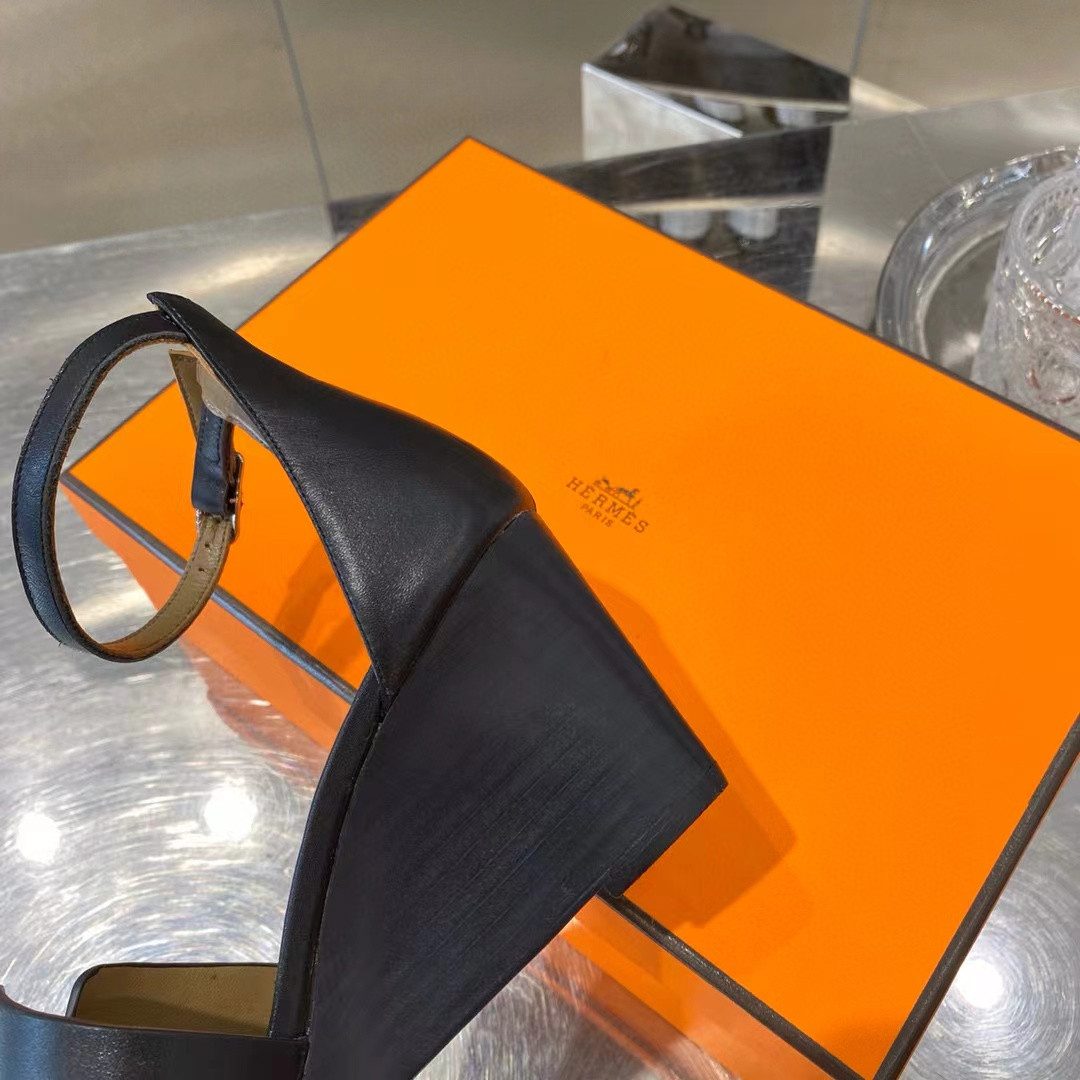 ua H**me5 legend sandal