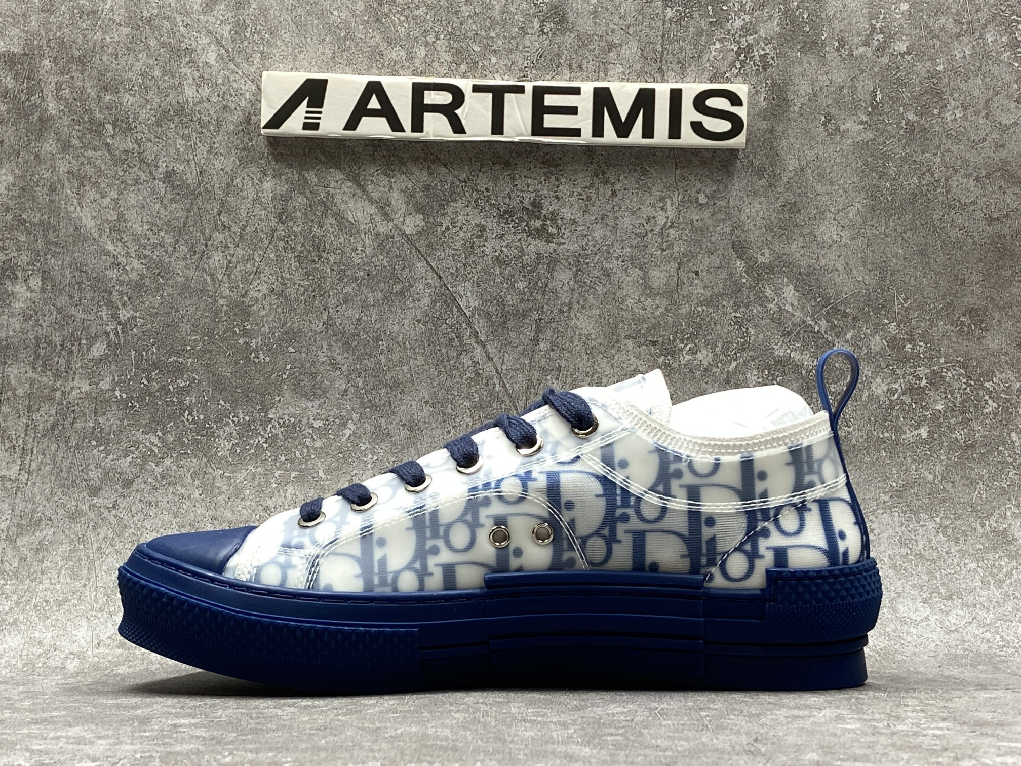 D*or b23 low top blue oblique