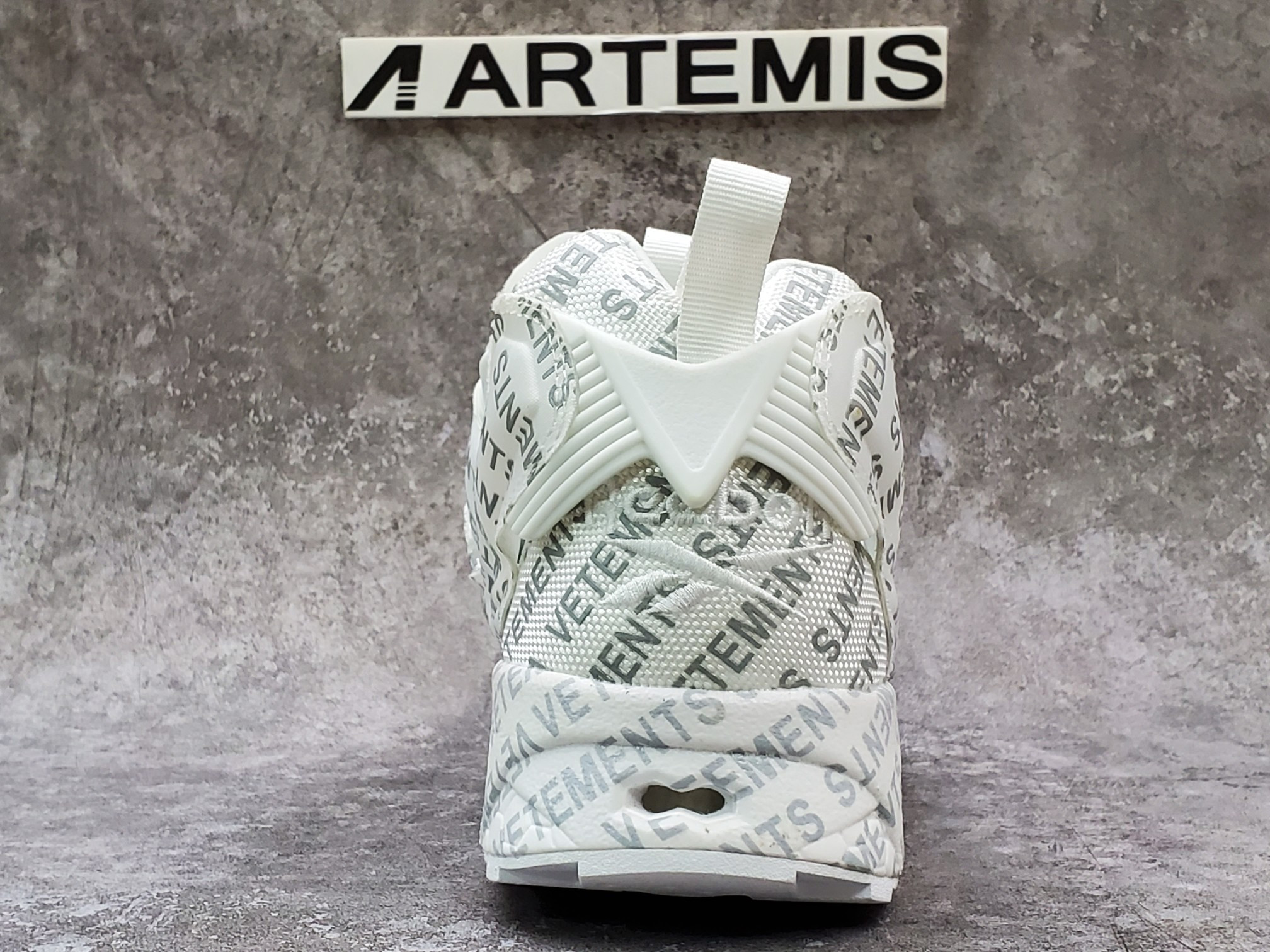 Reebok VETEMENTS x InstaPump Fury 