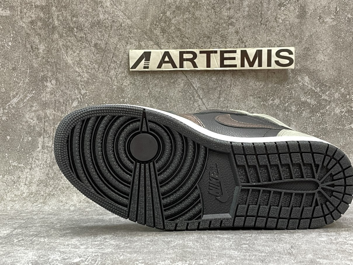 Air Jordan 1 Retro High Patina