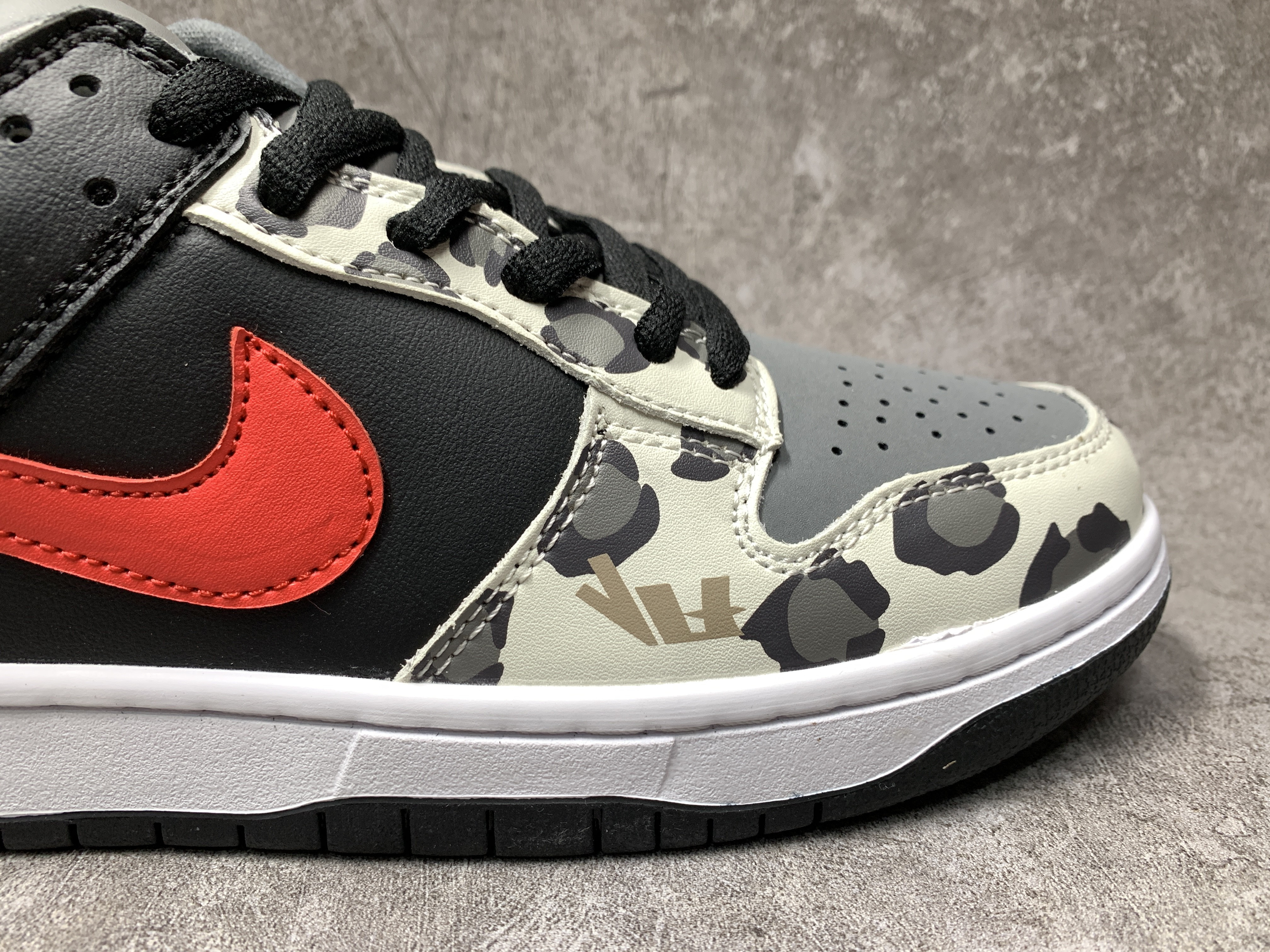 Nike Dunk SB Low Graffiti