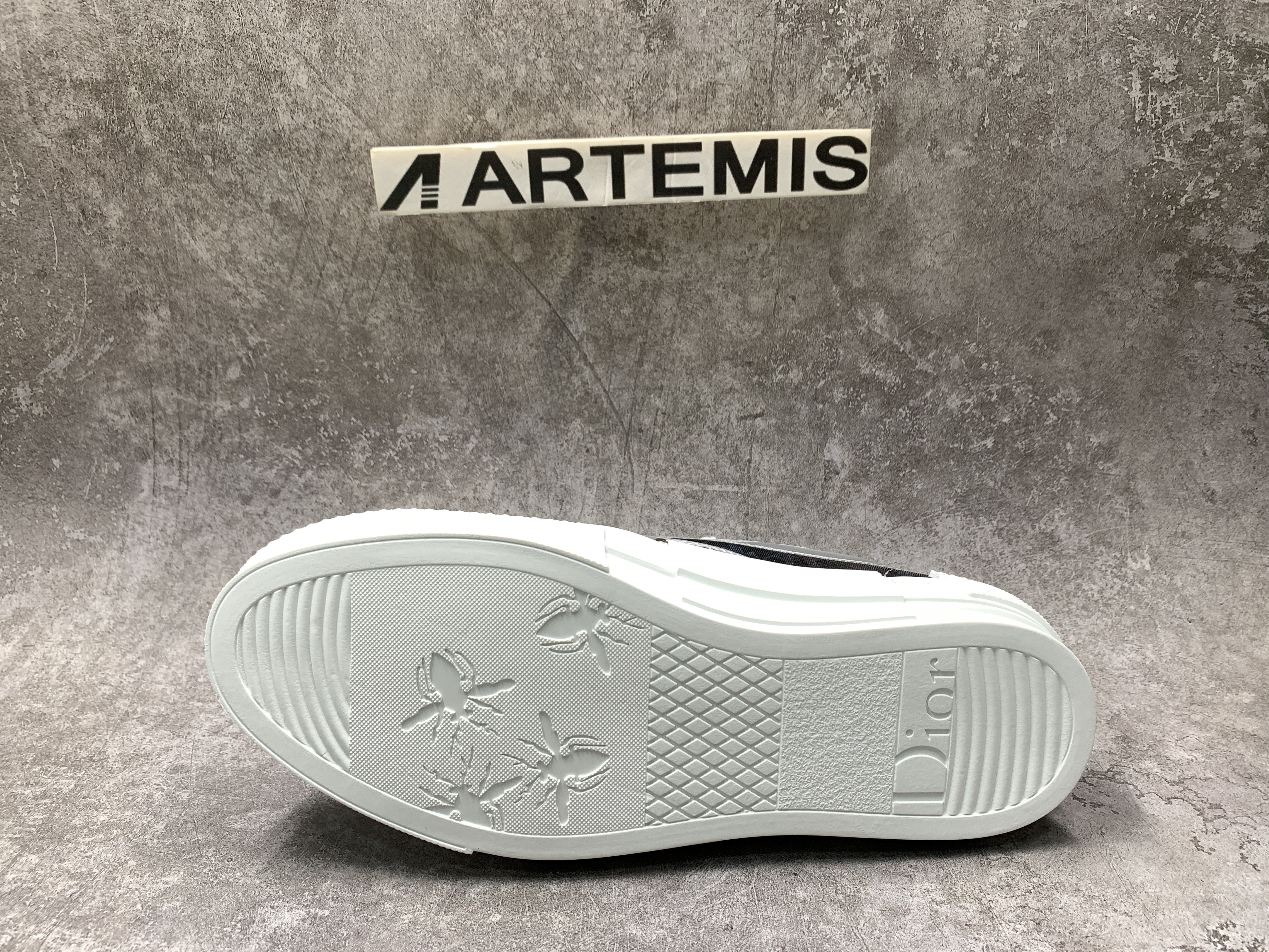 D*or b23 low blue black