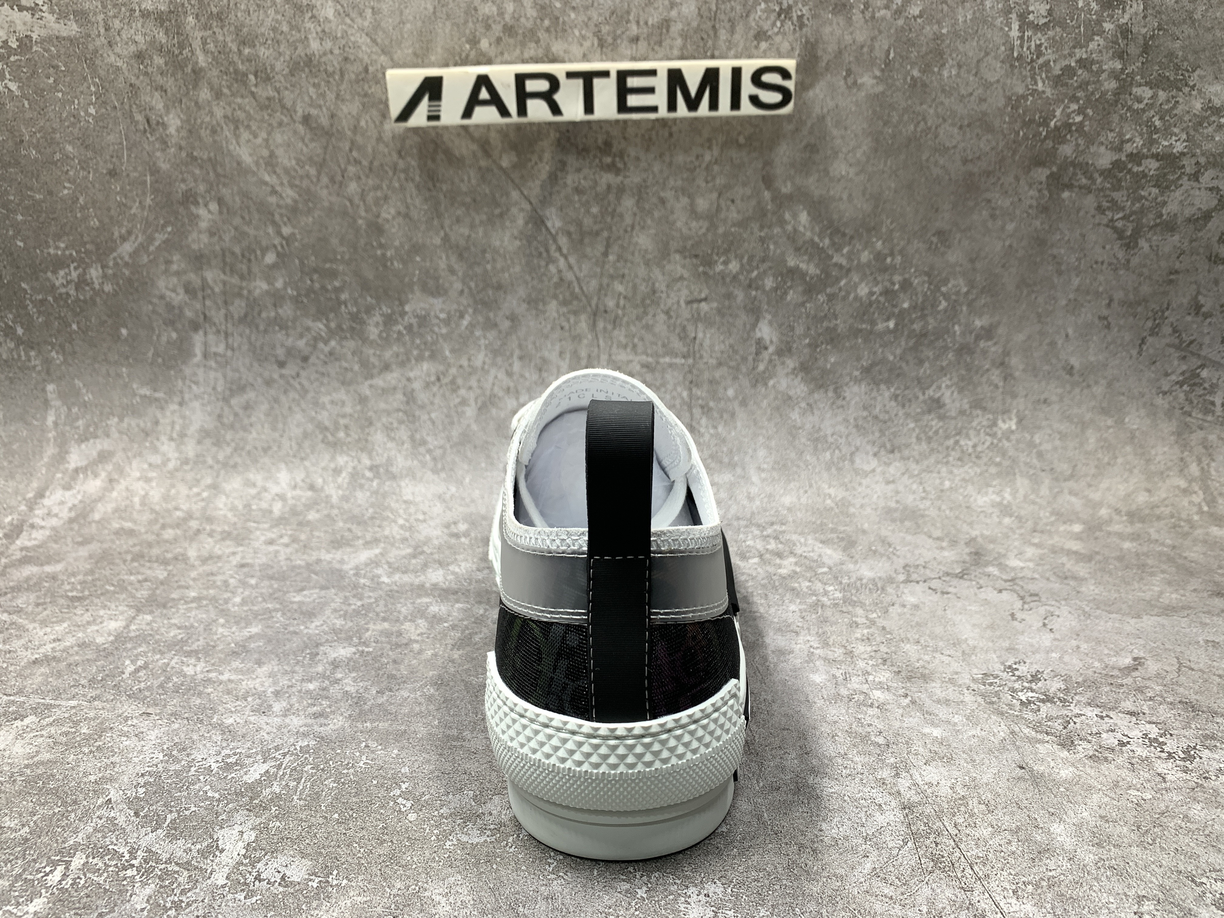 D*or b23 low blue black