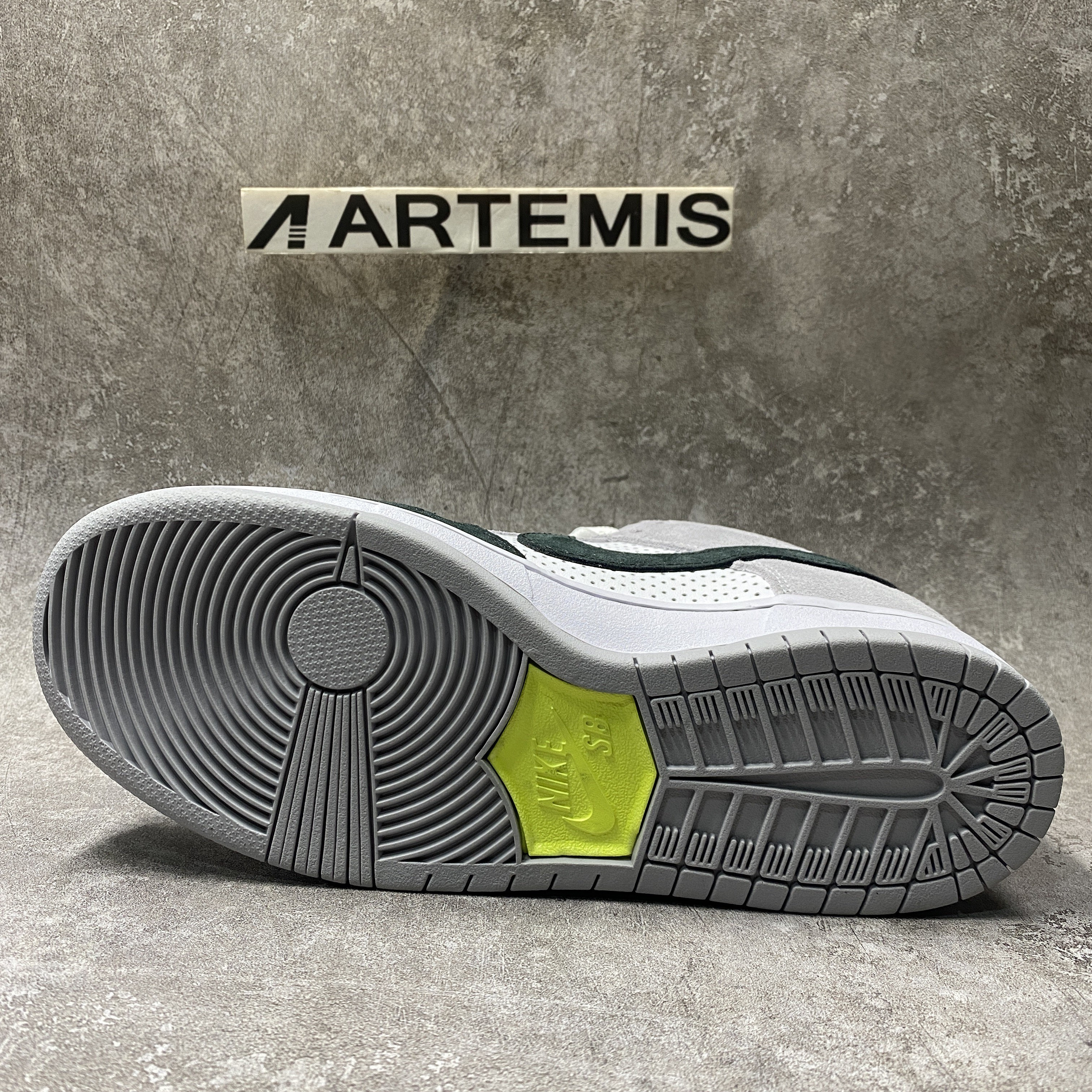 Nike SB Dunk Low Chlorophyll