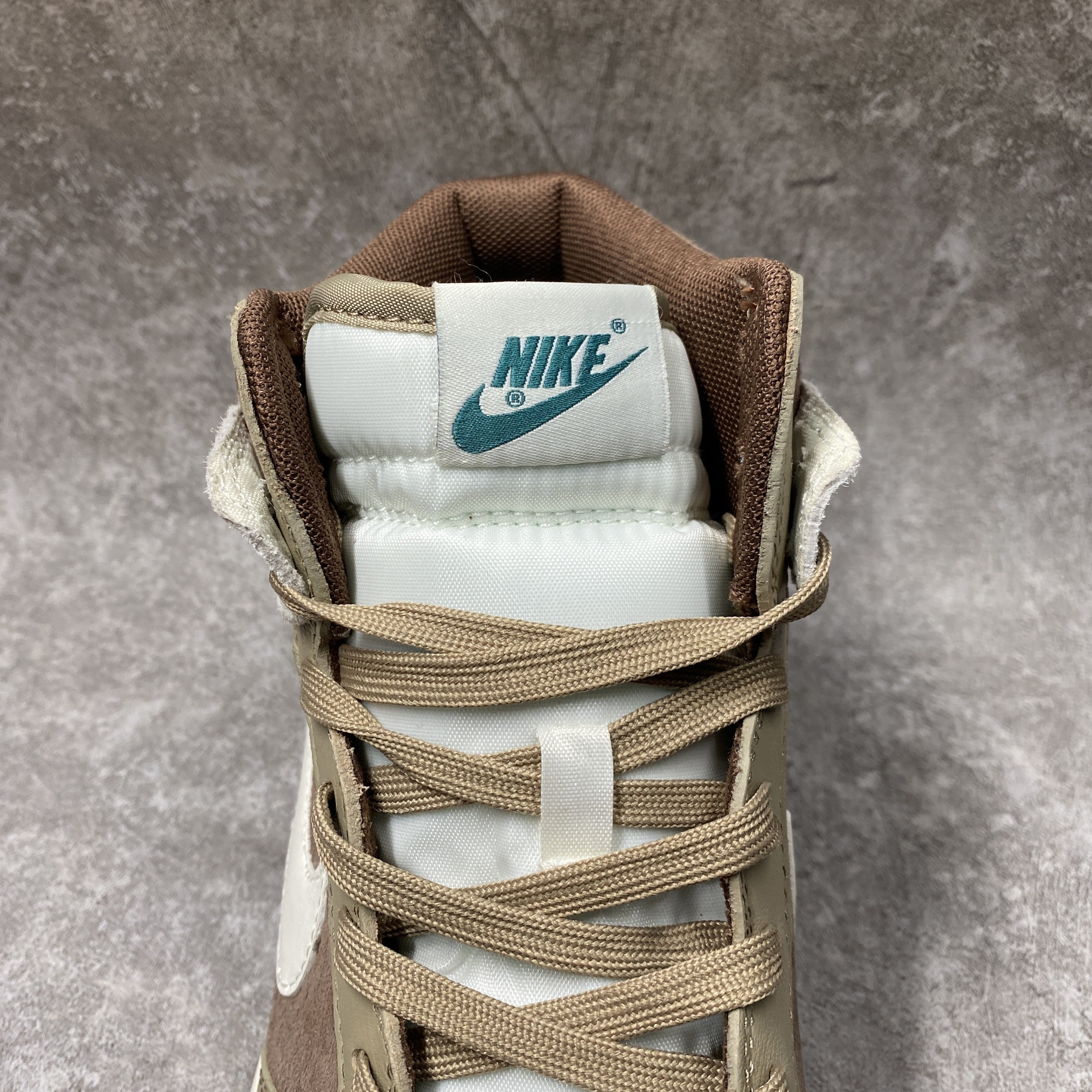 Nike Dunk High Light Chocolate