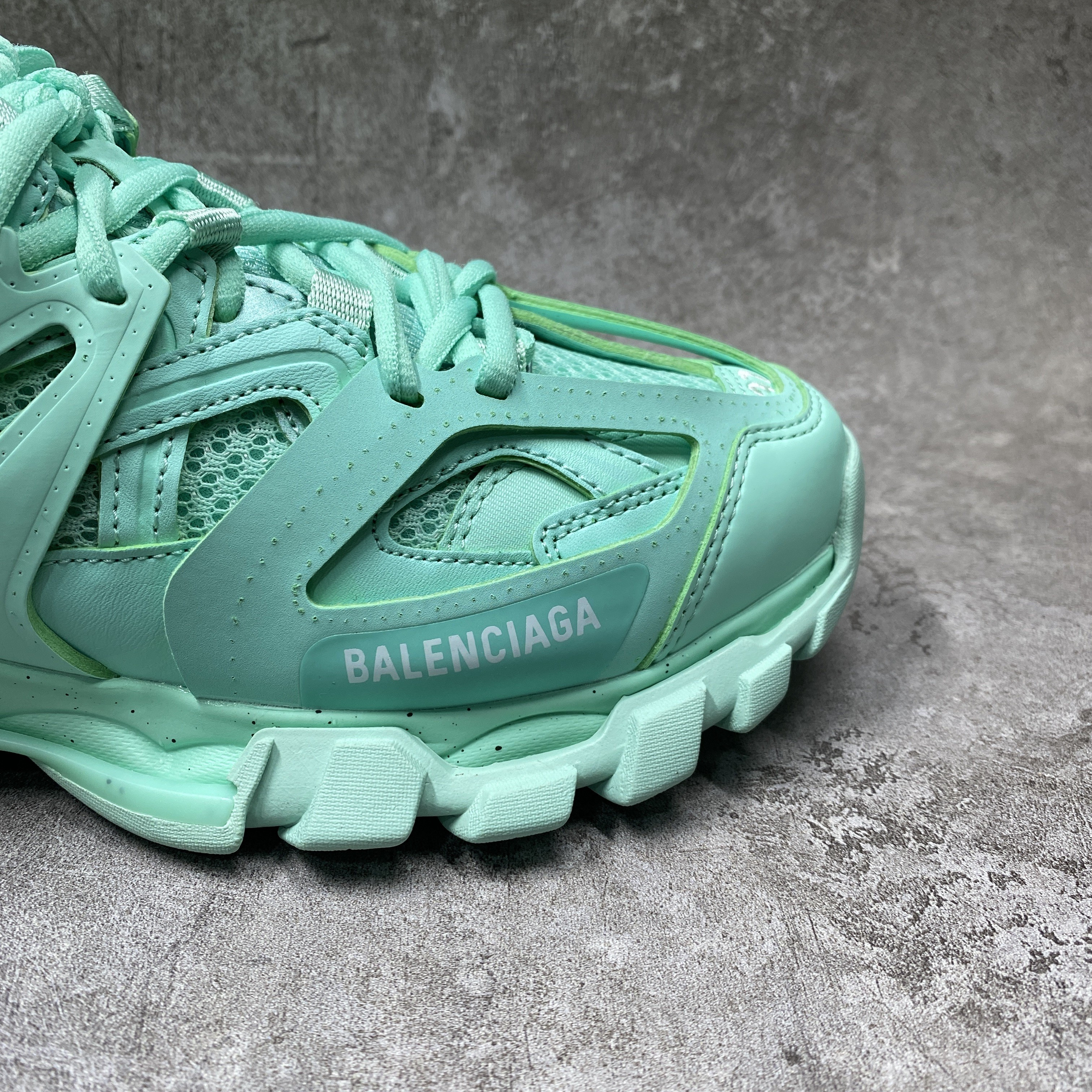 Balenciga Wmns Track Trainer Light Blue