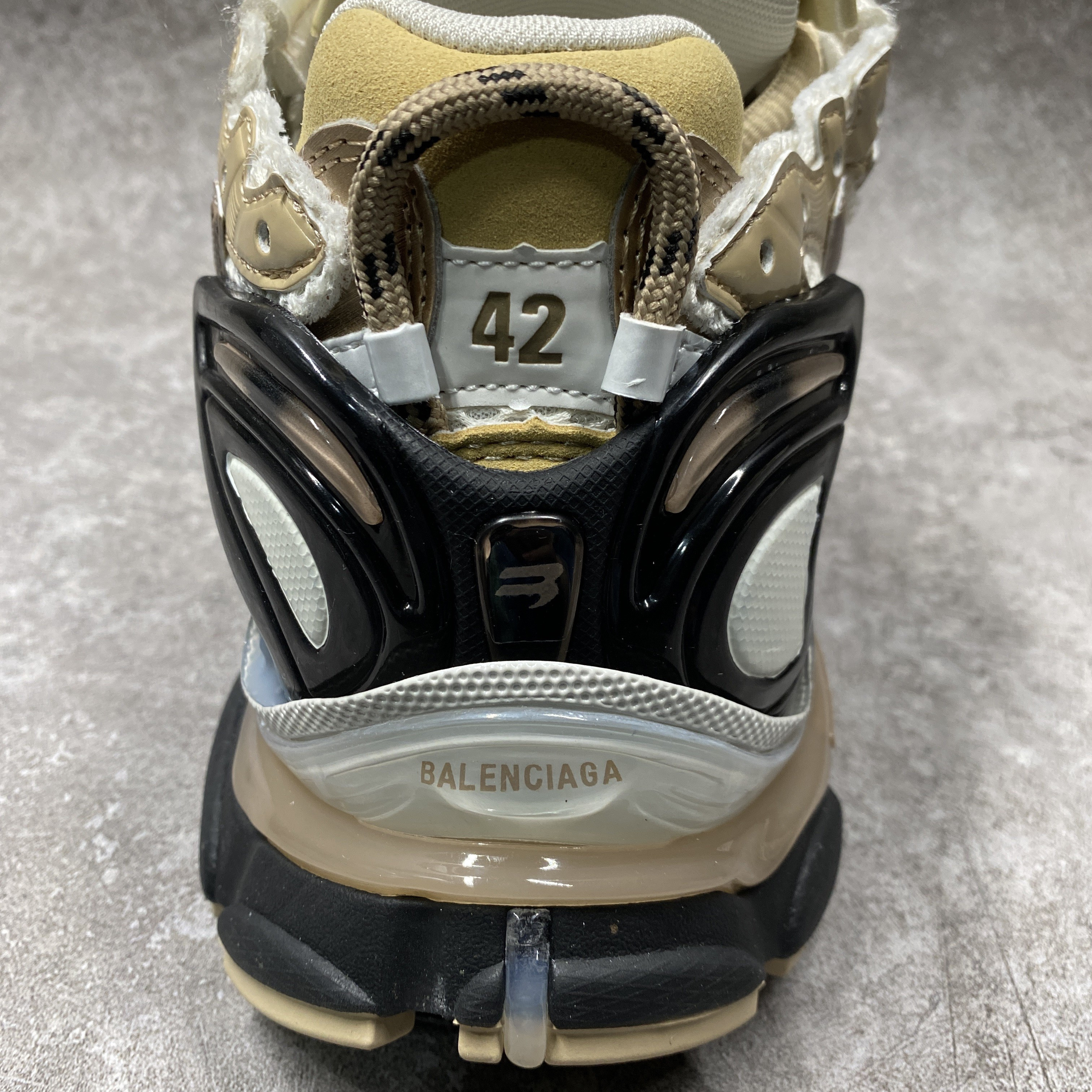 Balenciga Runner Beige Black White