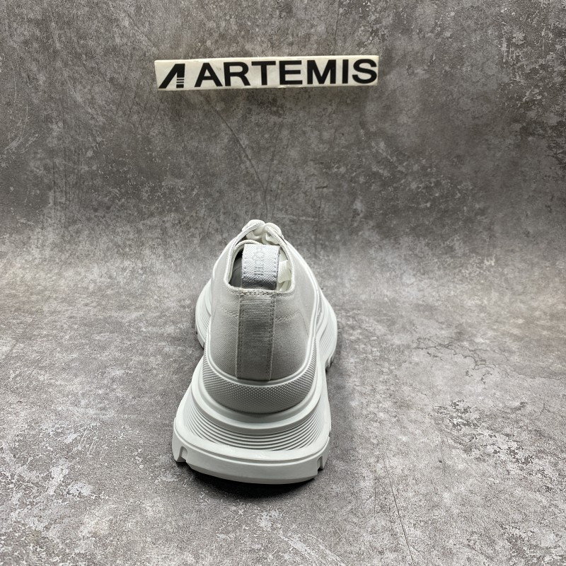 ale*d*r M*Q*en tread slick low lace up white