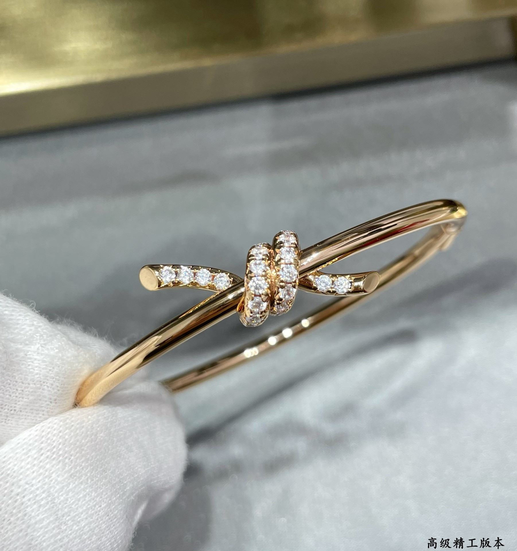 t*f*ny & co. knot Di*m*nd half circle bracelet