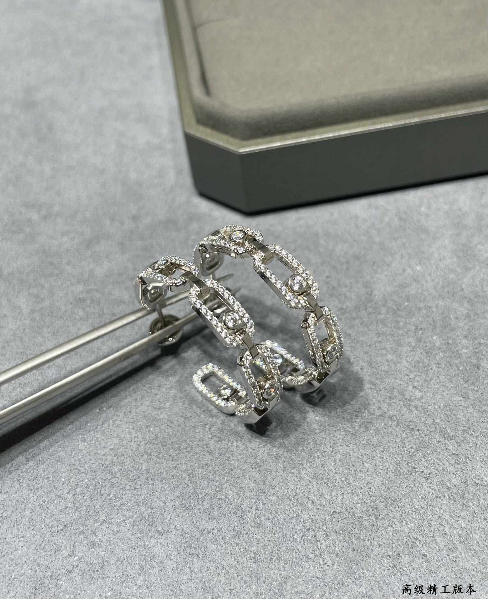 Messika Circle Moving Earrings