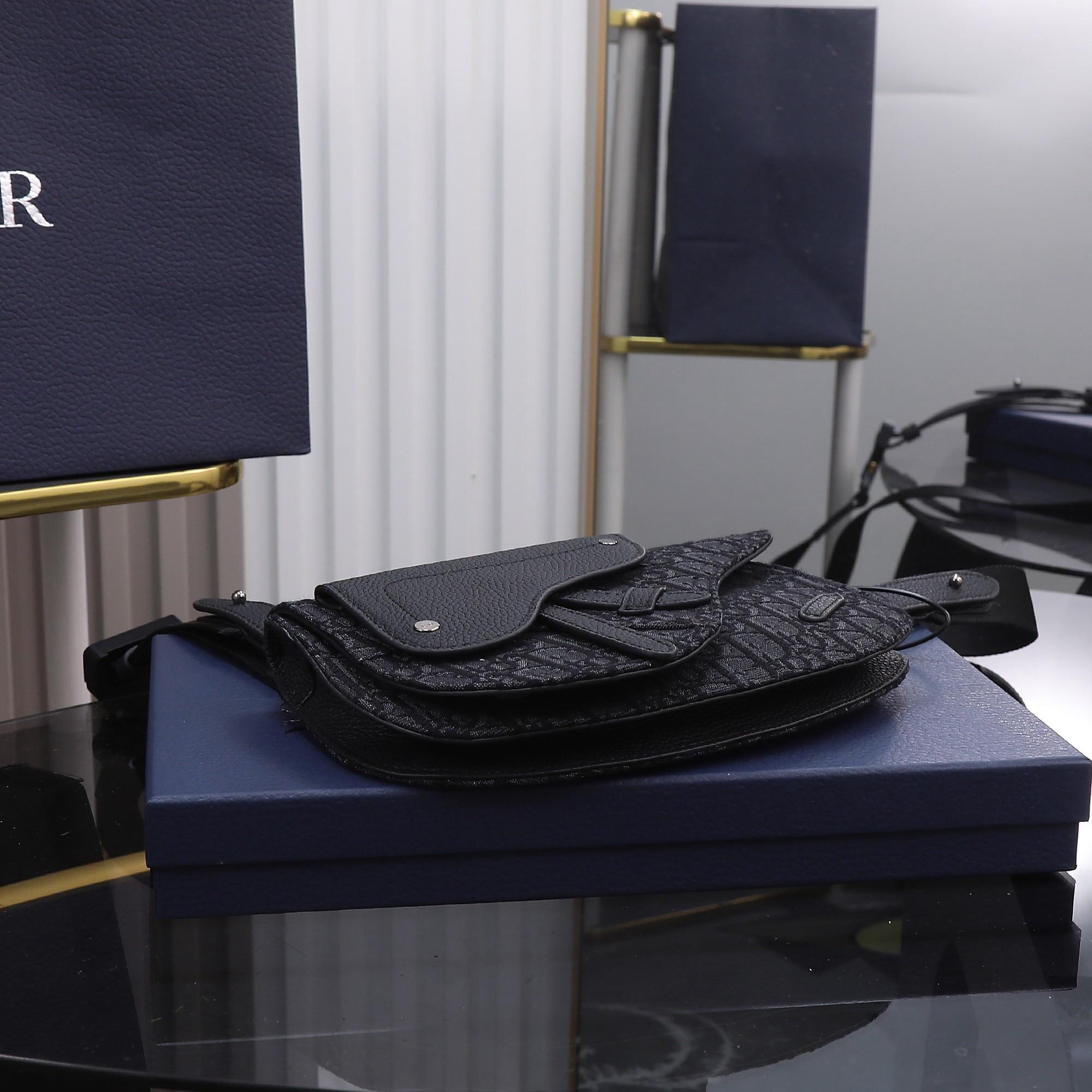 D*or saddle messenger bag with flap 23 x18 x6cm