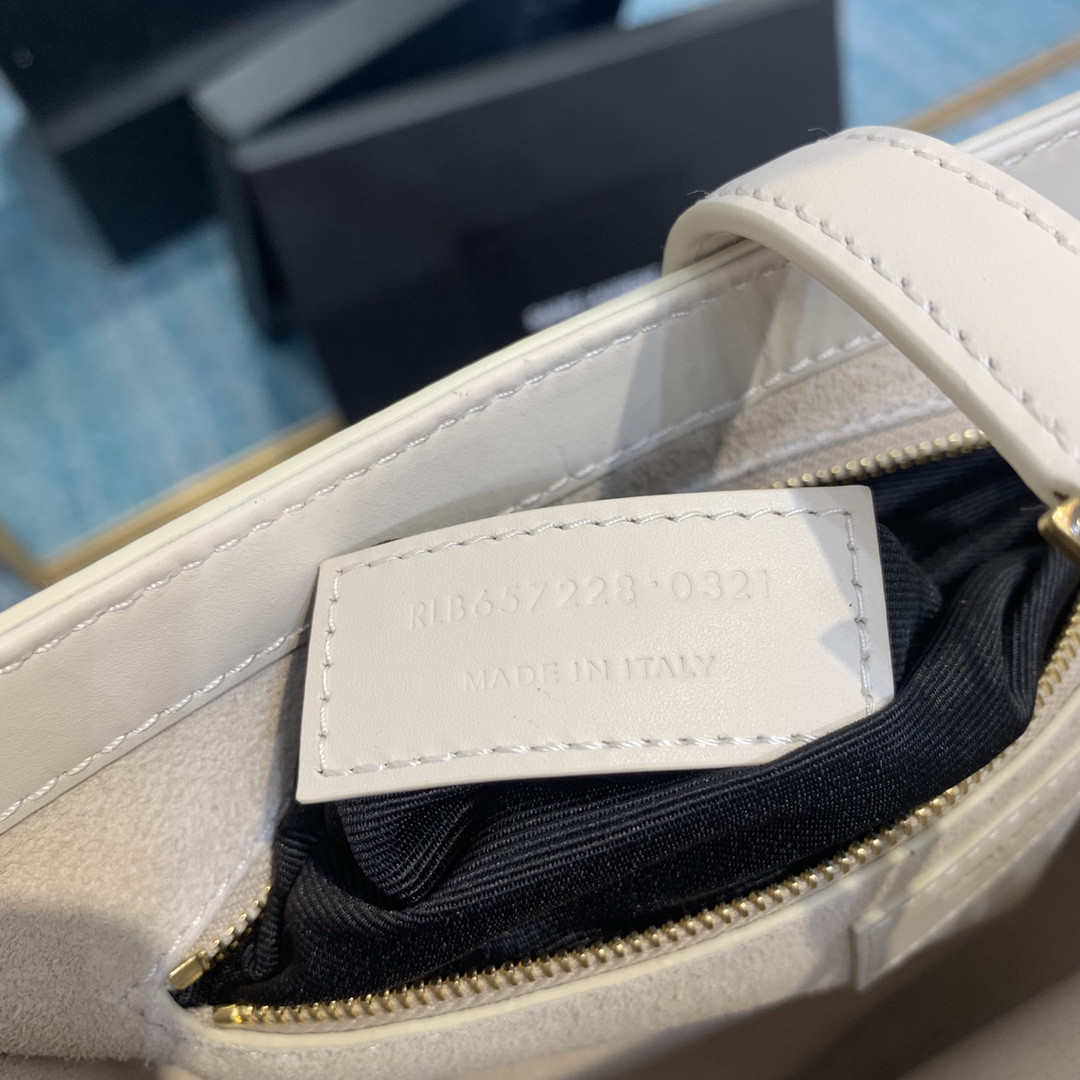 Y*L le 5 À 7 in smooth leather blanc vintage 23 x 16 x 6.5 cm