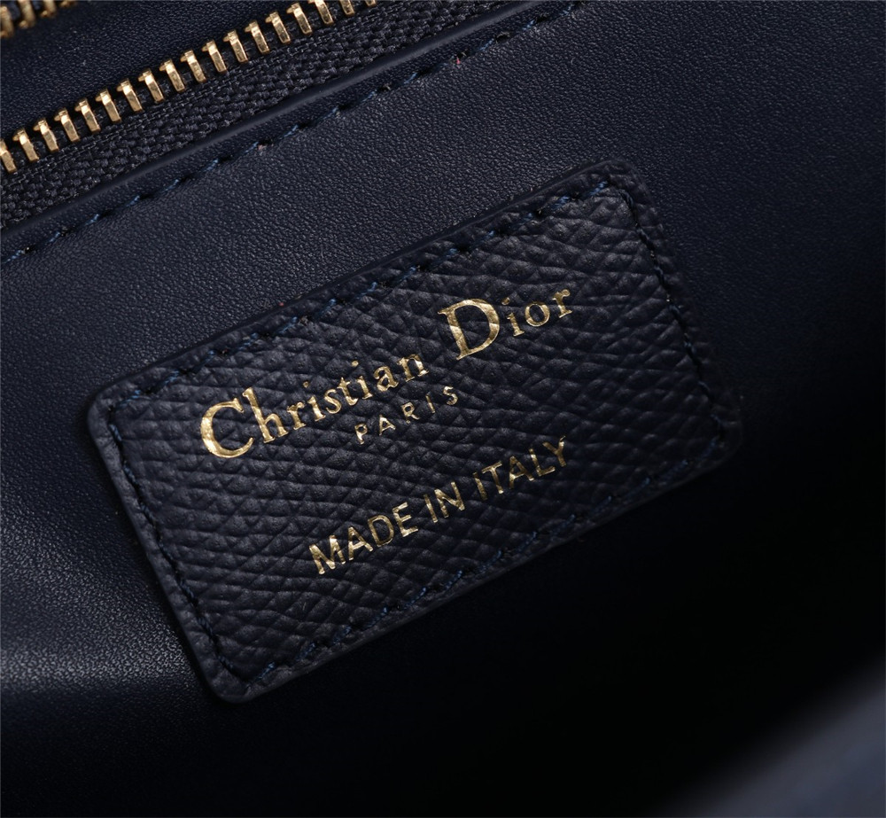 D*or 30 montaigne chain bag grained navy