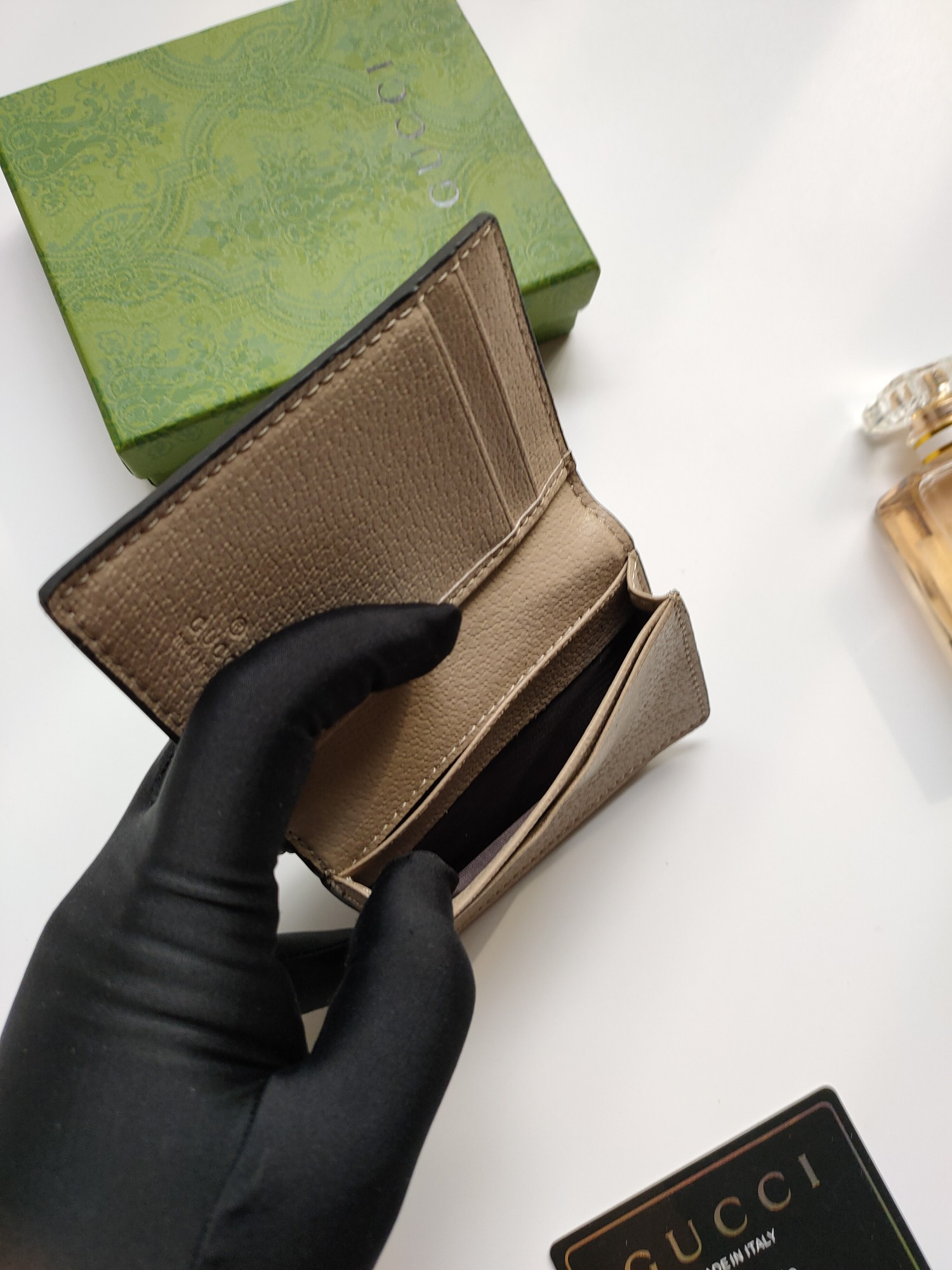 G*u*i gg  card case wallet