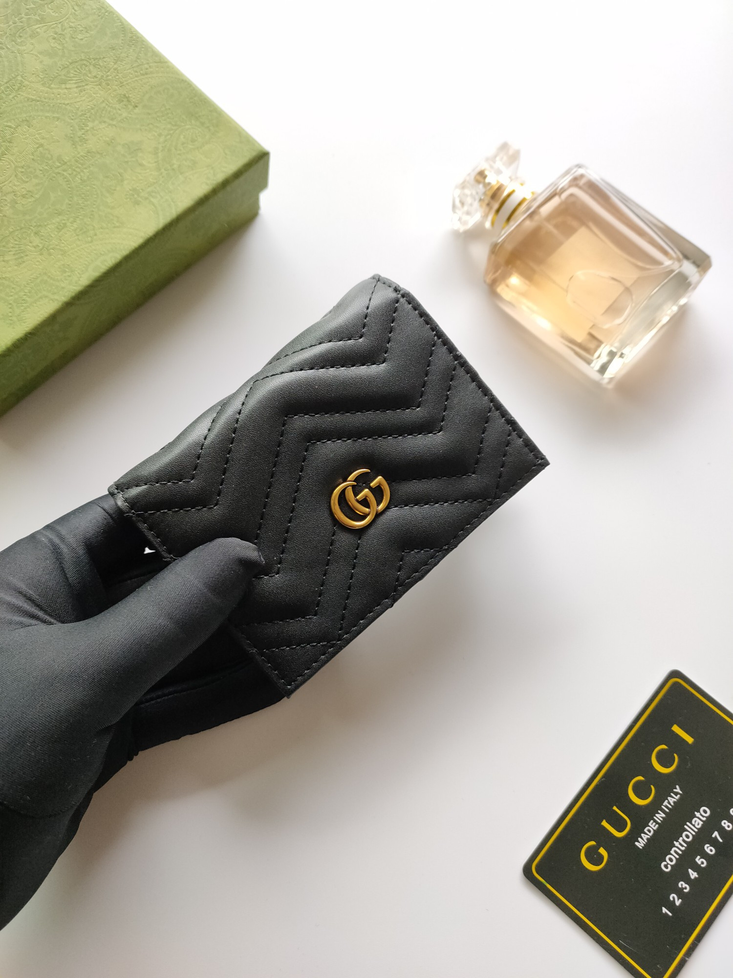 G*u*i gg  card case wallet