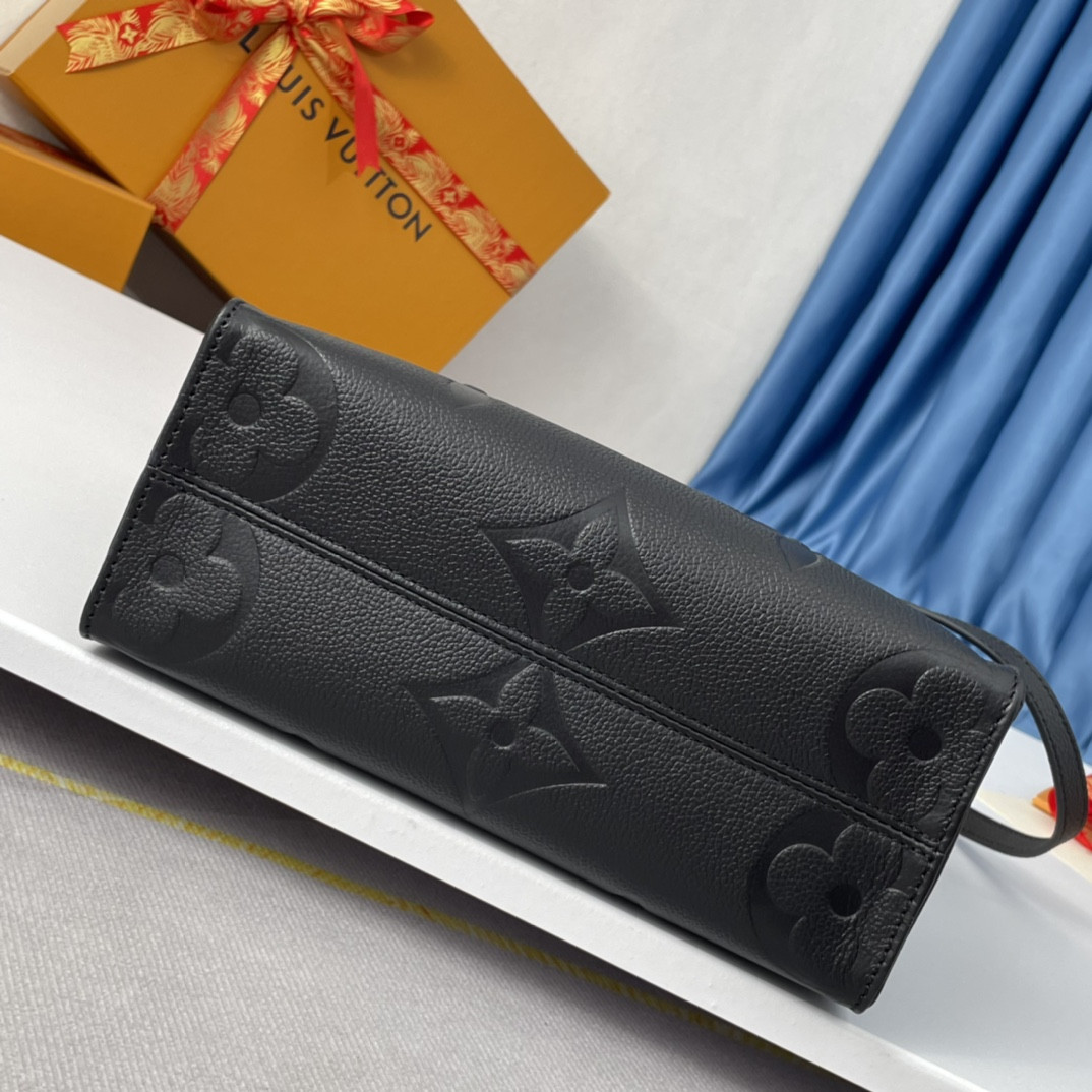 LV M45653 Onthego PM 9.8 x 7.5 x 4.5 inches