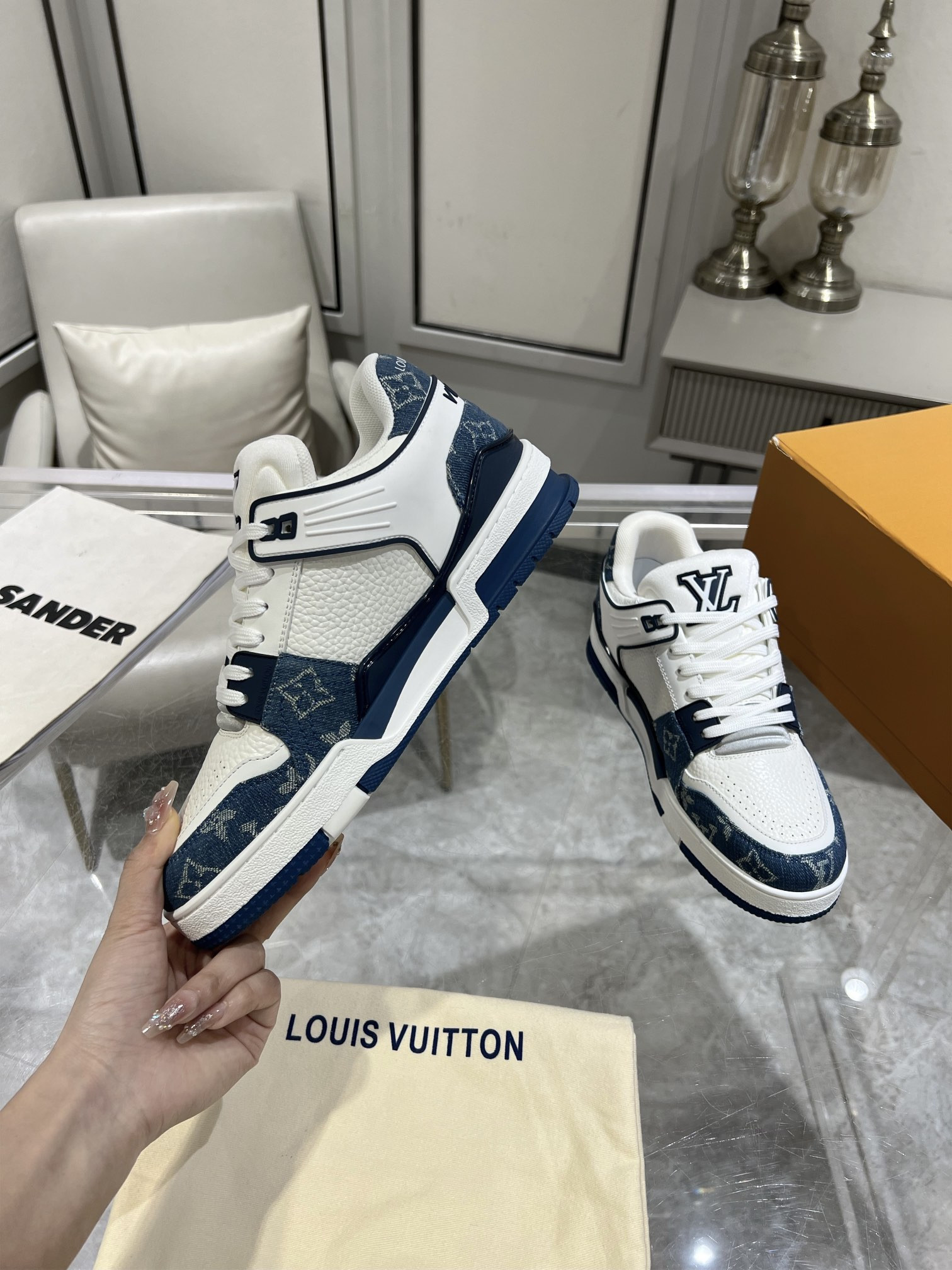 UA LV Trainer Sneaker
