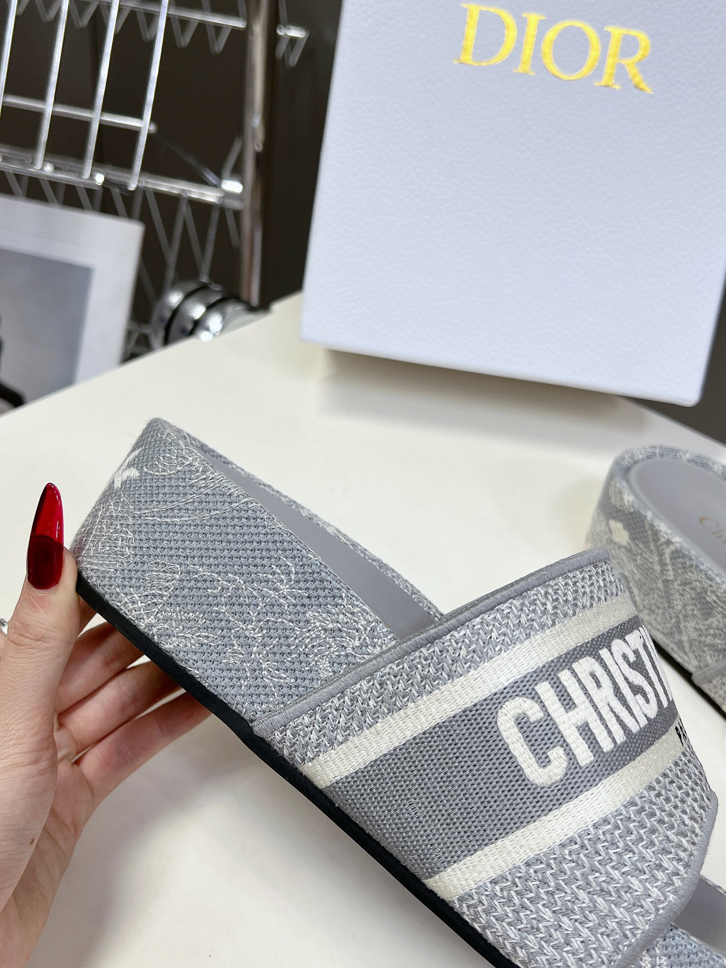 ua D*or platform sandals