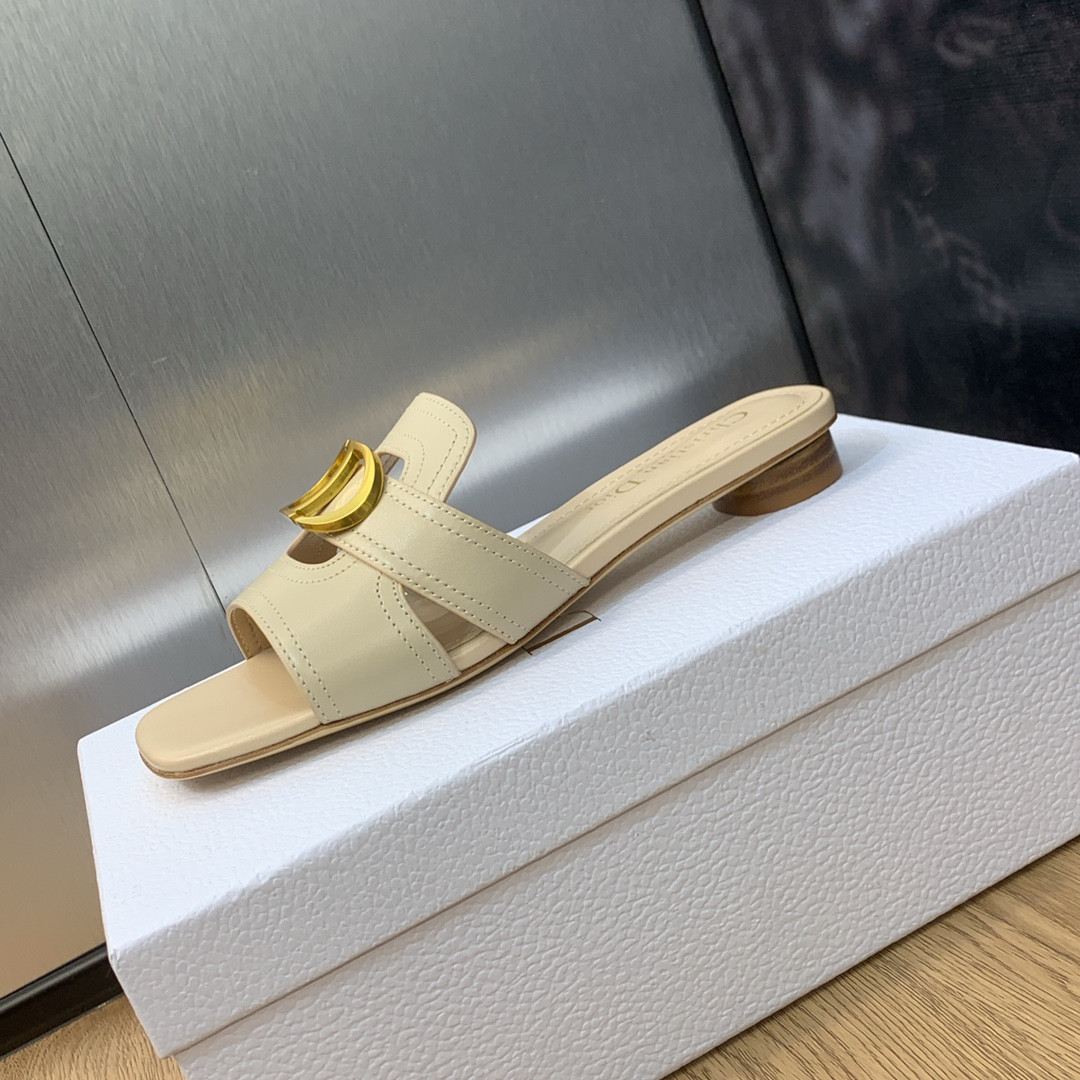 ua D*or 30 montaigne slide