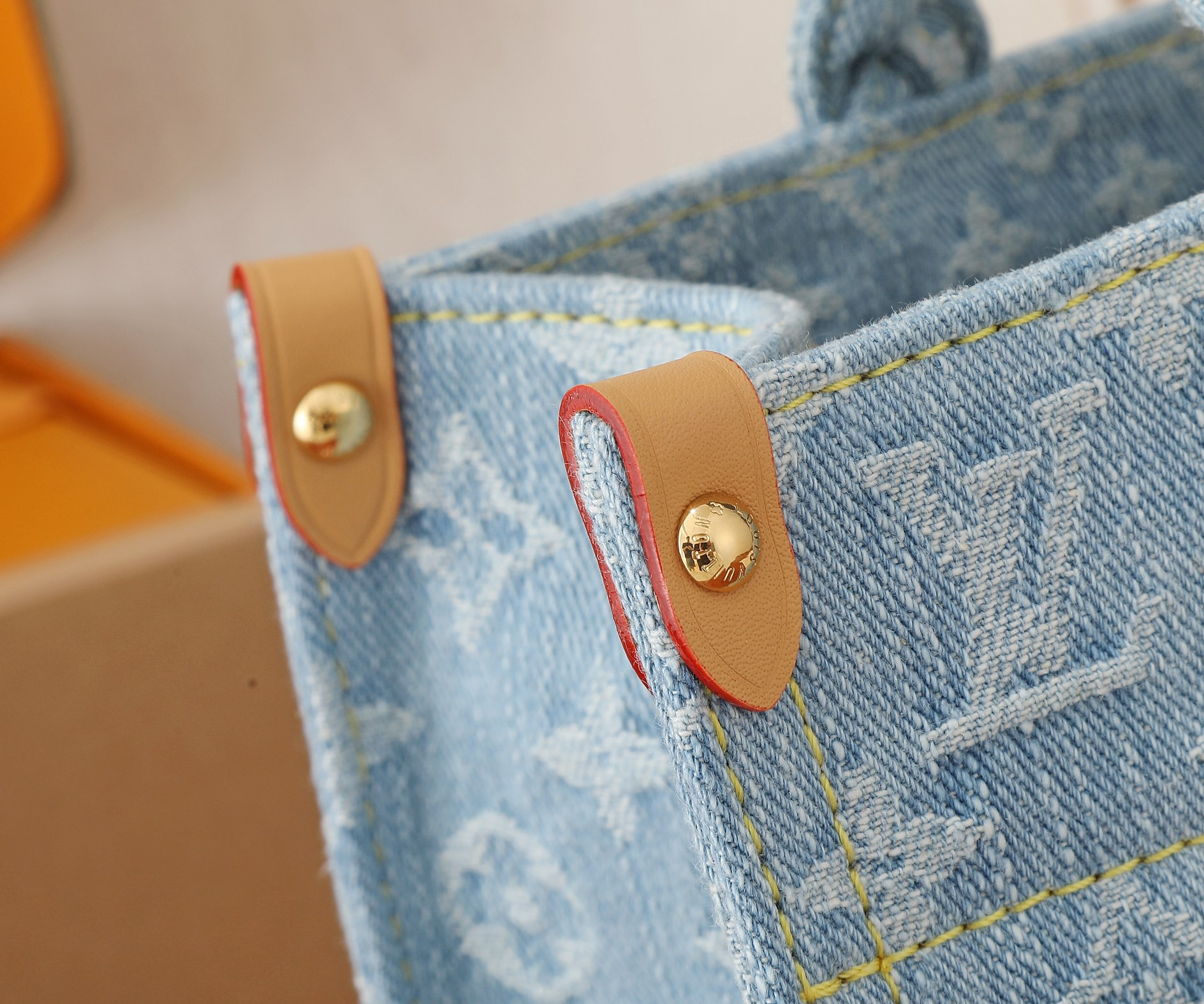 LV Let Go PM M42897 11 x 9.1 x 4.1 in