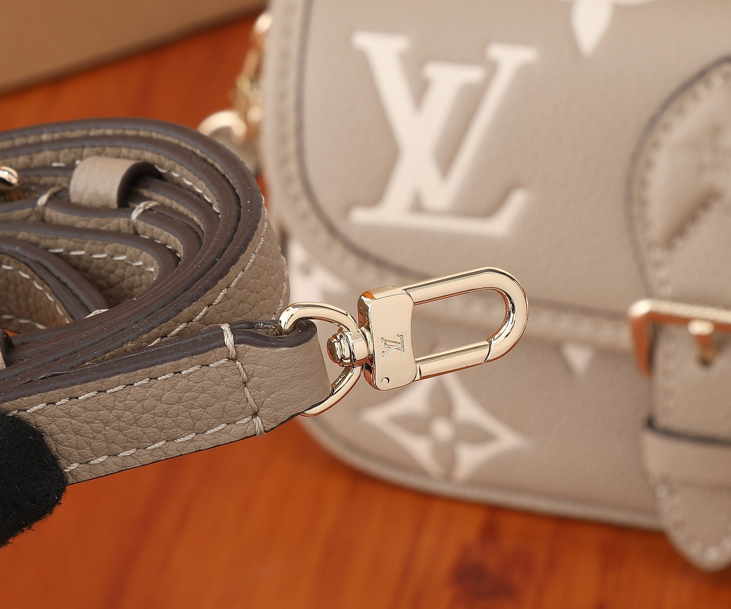 LV Nano Diane  M83300 7.5 x 4.1 x 2.4 in