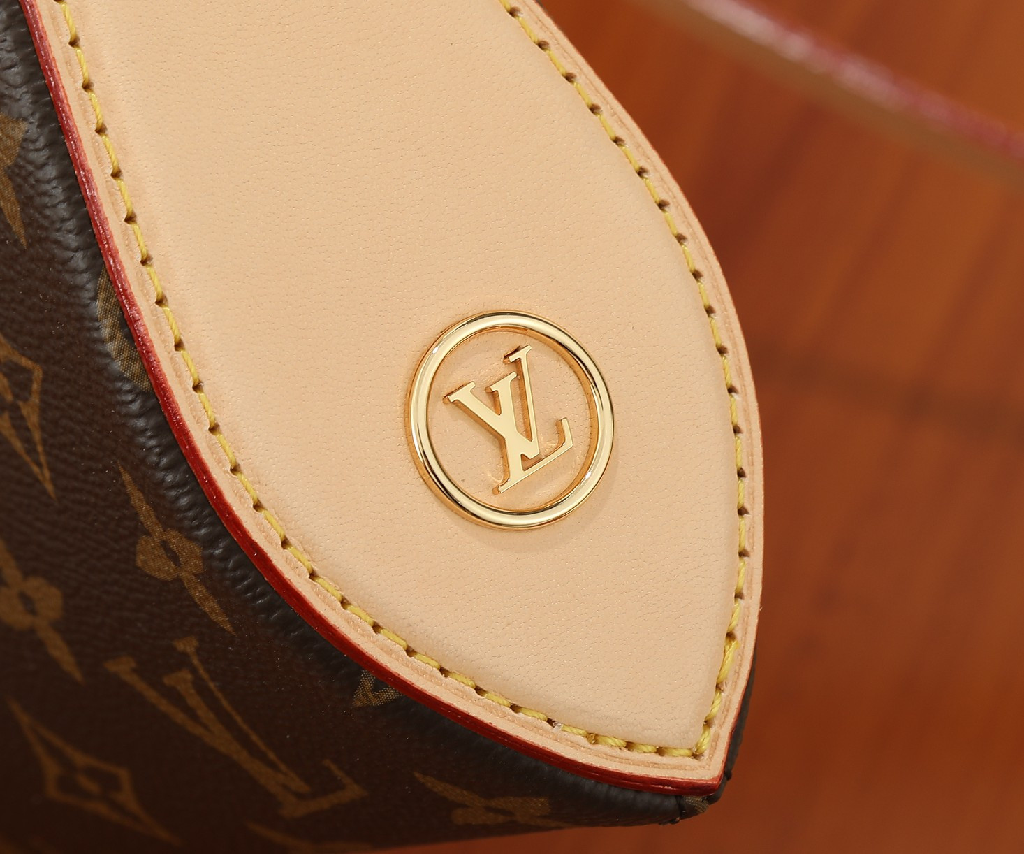 LV Pochette Tirette M12859  8.7 x 4.7 x 2.2 in