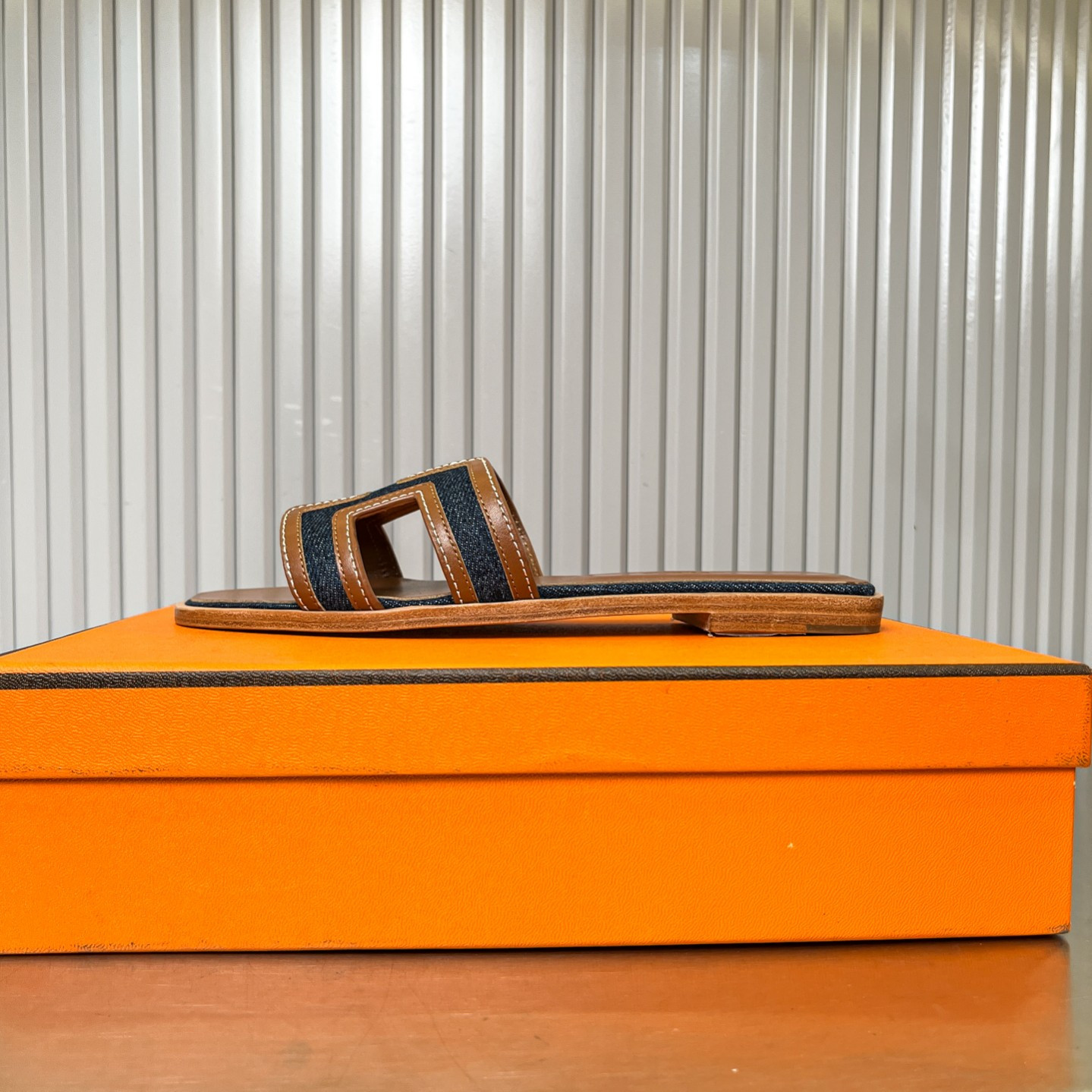 ua H**me5 oran sandal