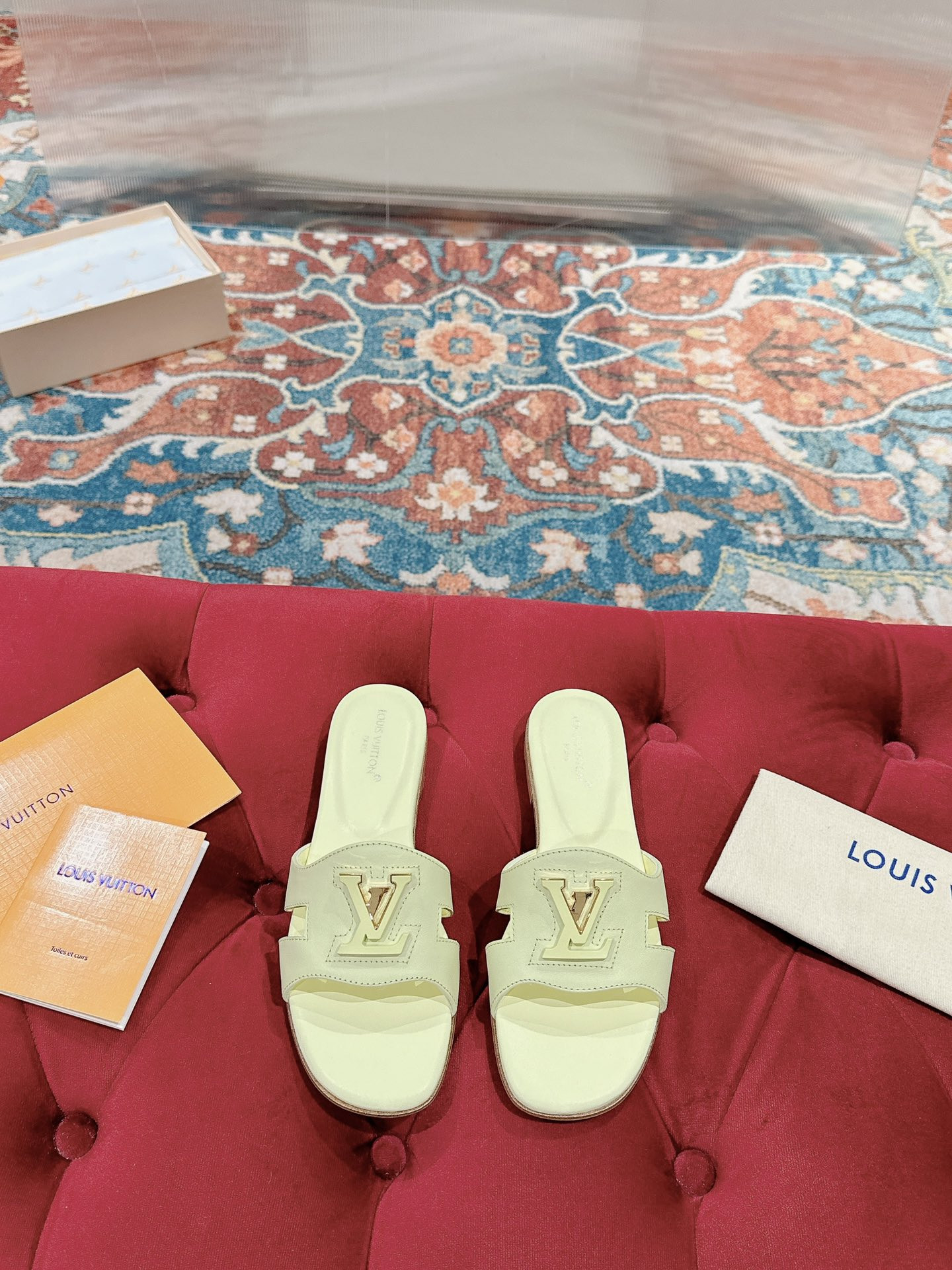 UA LV Flat Mule