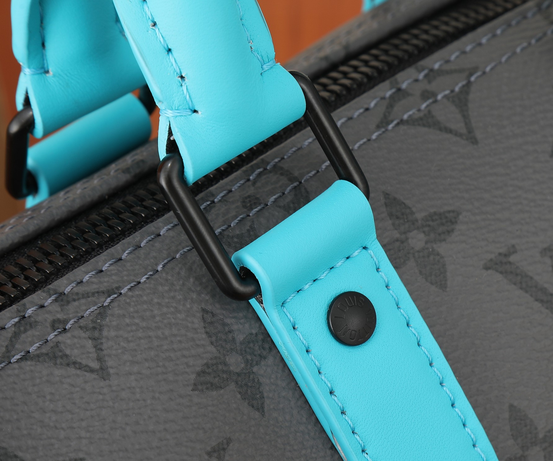 LV Keepall Bandoulière 25 M11645 9.8 x 5.9 x 4.3 inches