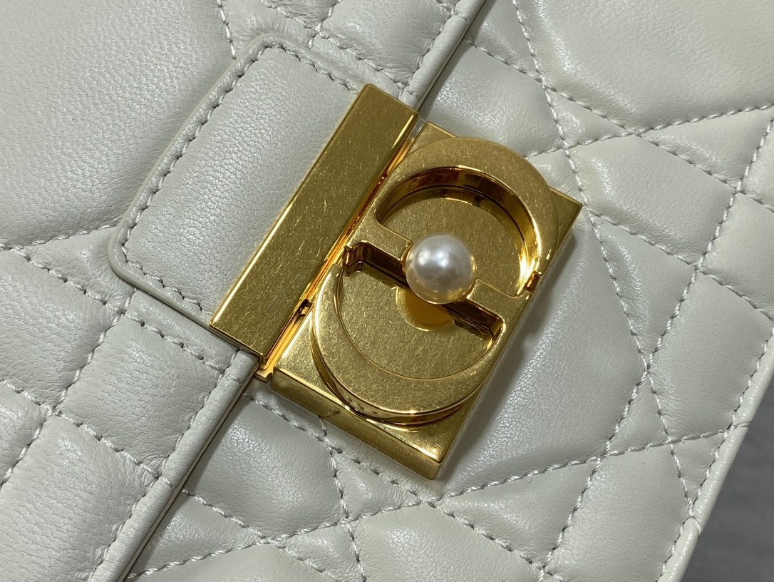 D*or medium D*or ange bag latte macrocannage calfskin 26 x 17 x 9 cm